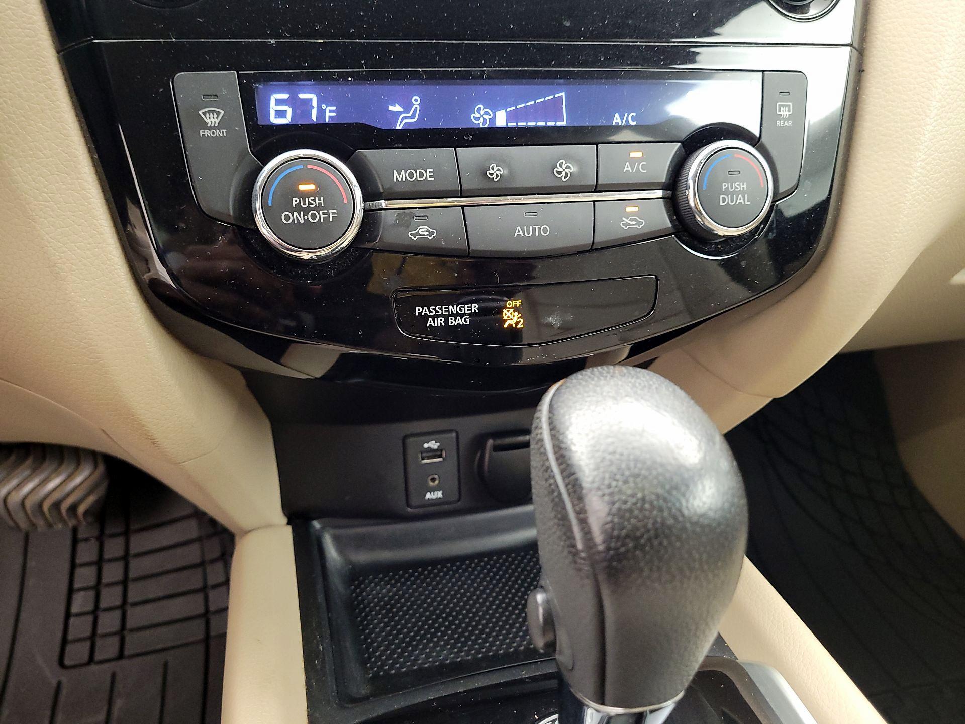 Thumbnail: 2016 Nissan Rogue - 15