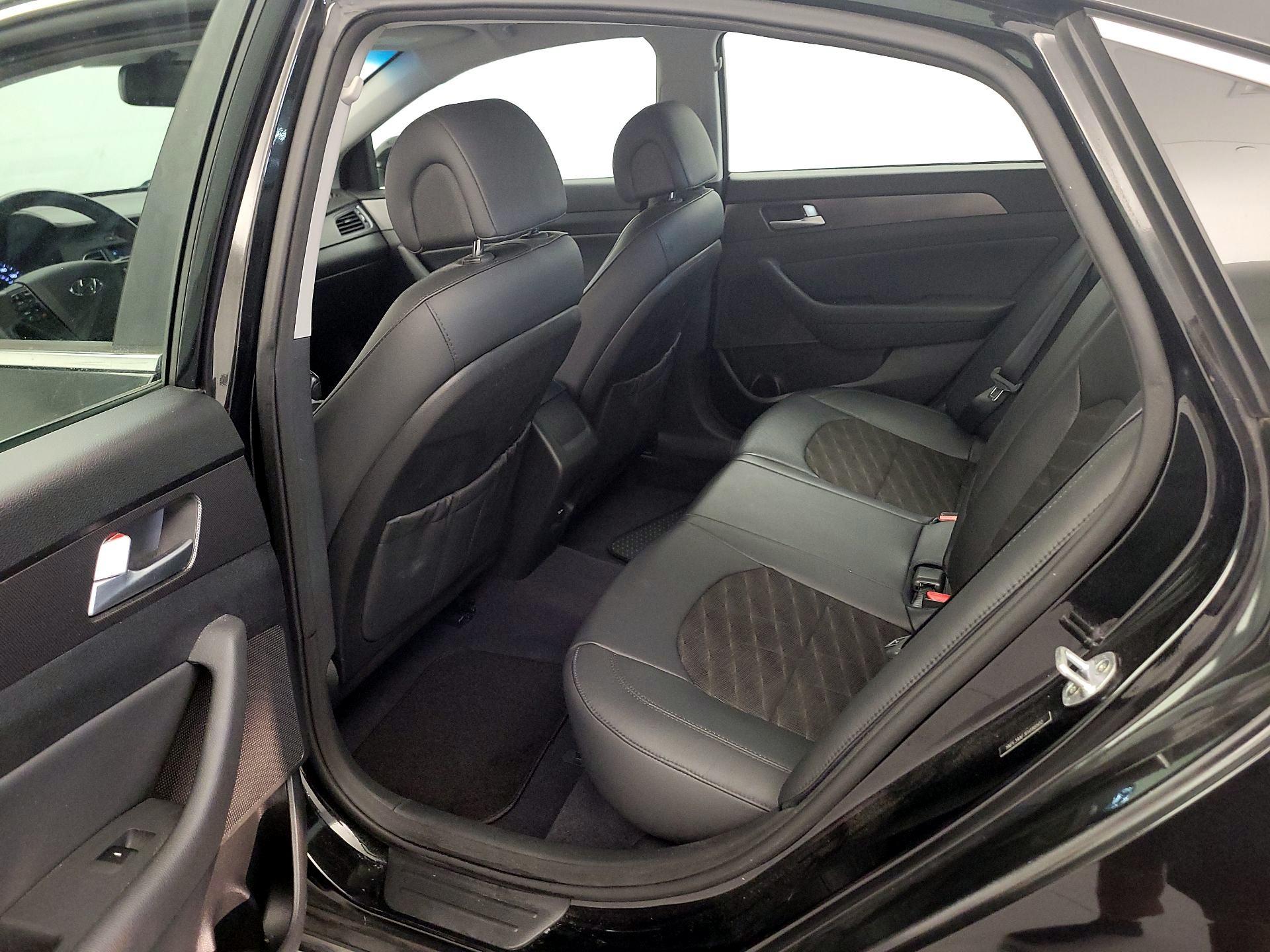 Thumbnail: 2015 Hyundai Sonata - 18