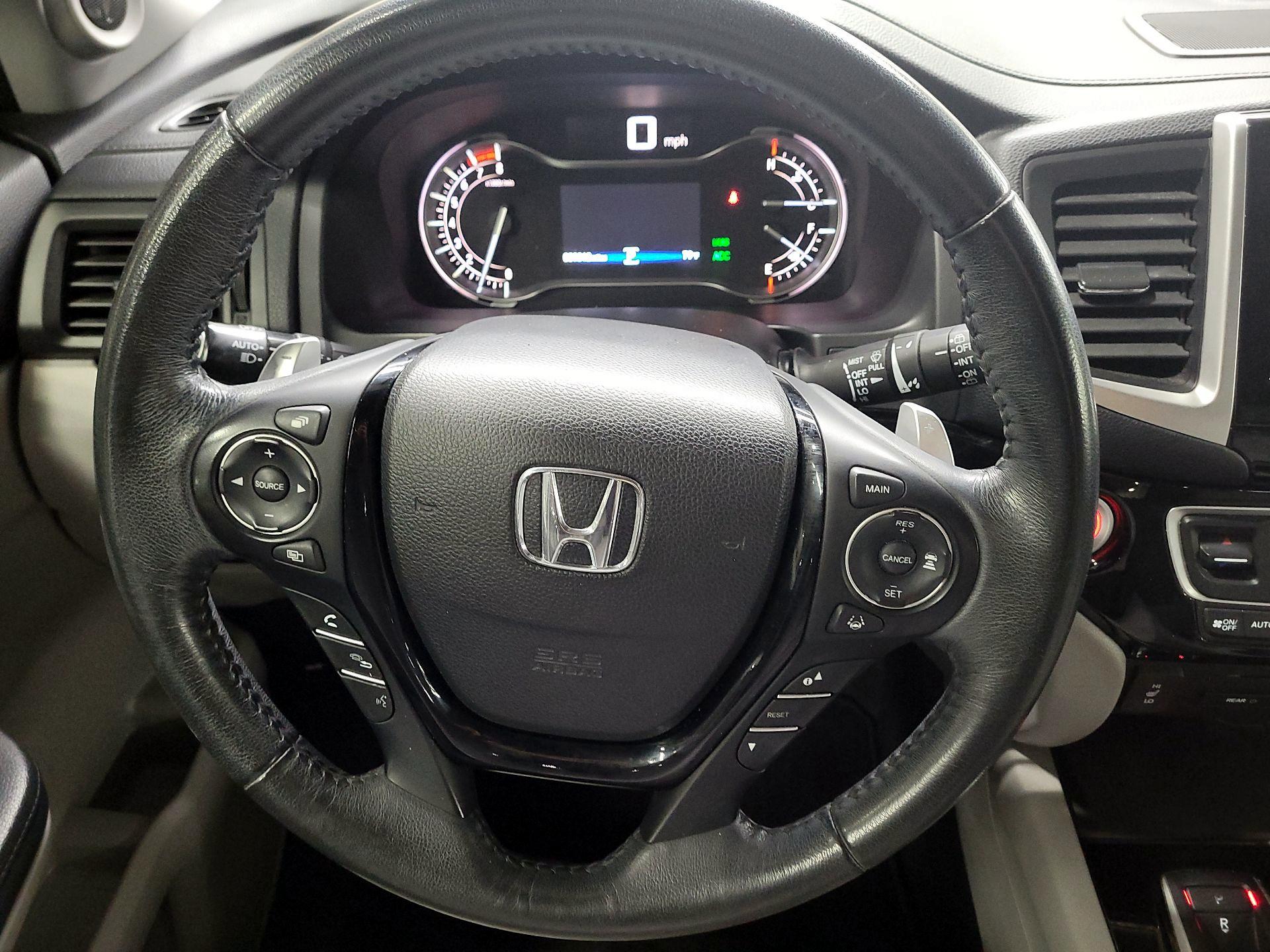 Thumbnail: 2017 Honda Pilot - 10