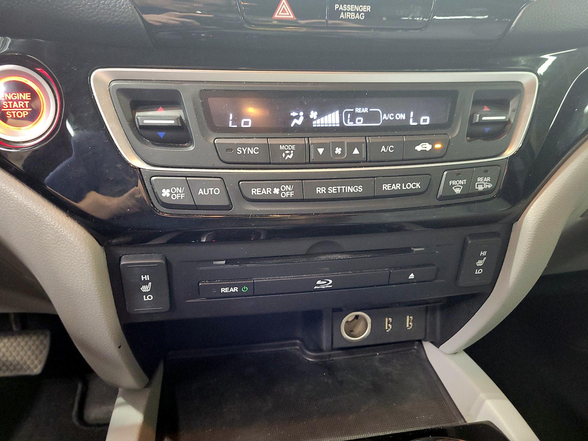 Thumbnail: 2017 Honda Pilot - 14