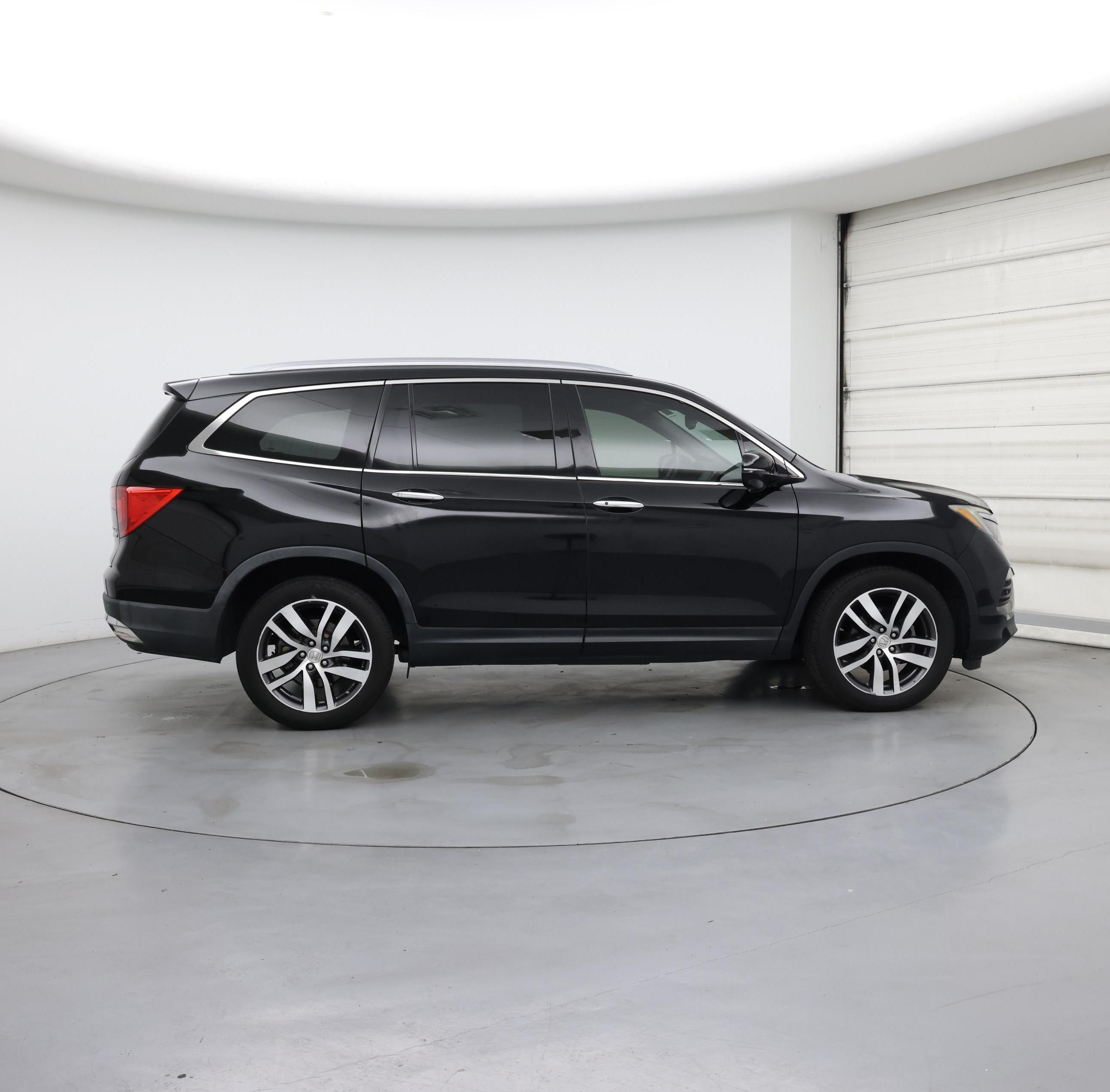 Thumbnail: 2017 Honda Pilot - 7