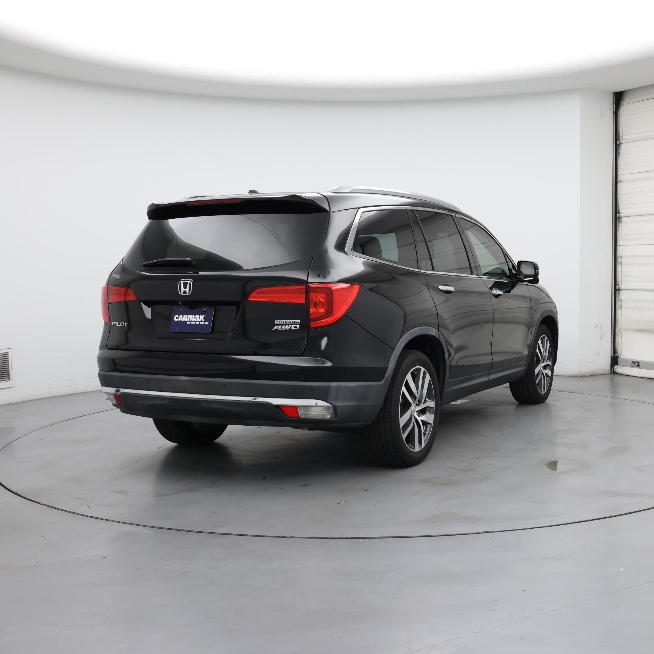 Thumbnail: 2017 Honda Pilot - 8