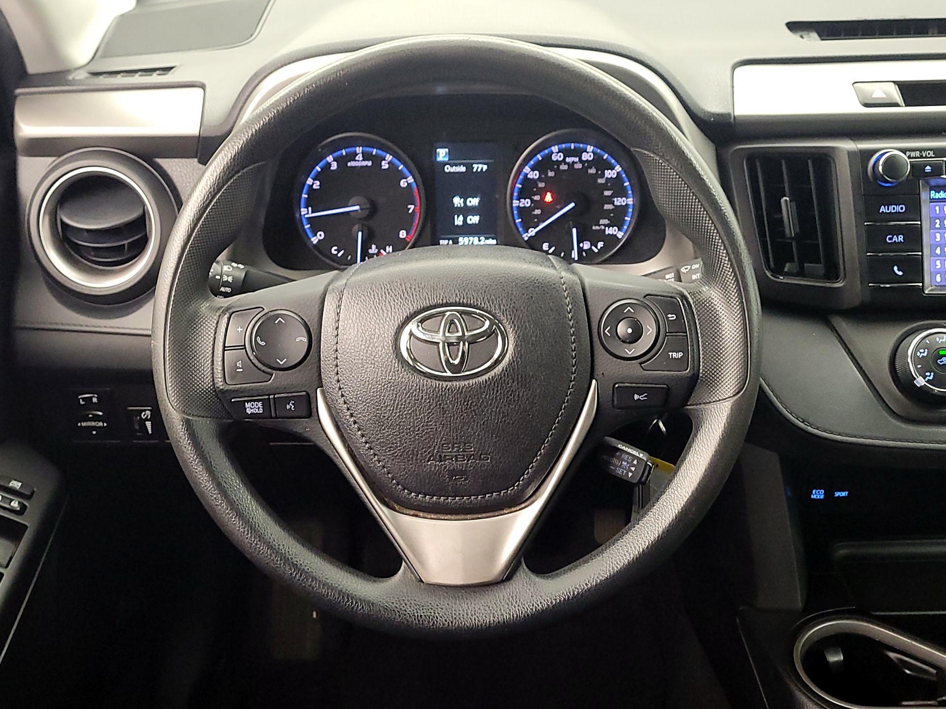 Thumbnail: 2018 Toyota RAV4 - 10