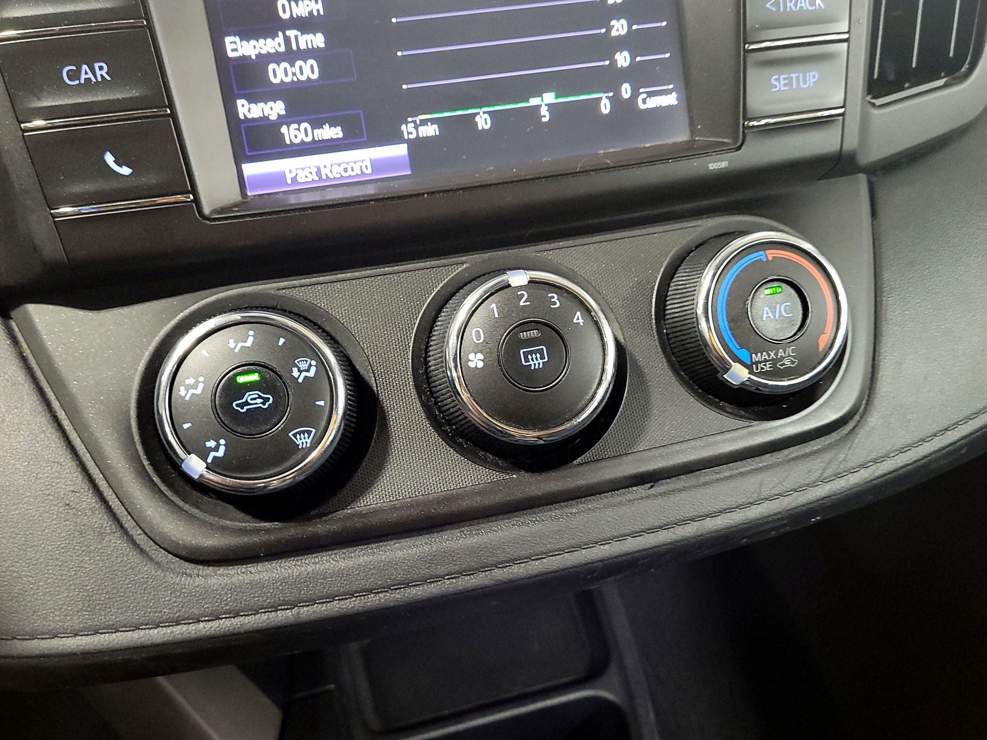 Thumbnail: 2018 Toyota RAV4 - 15