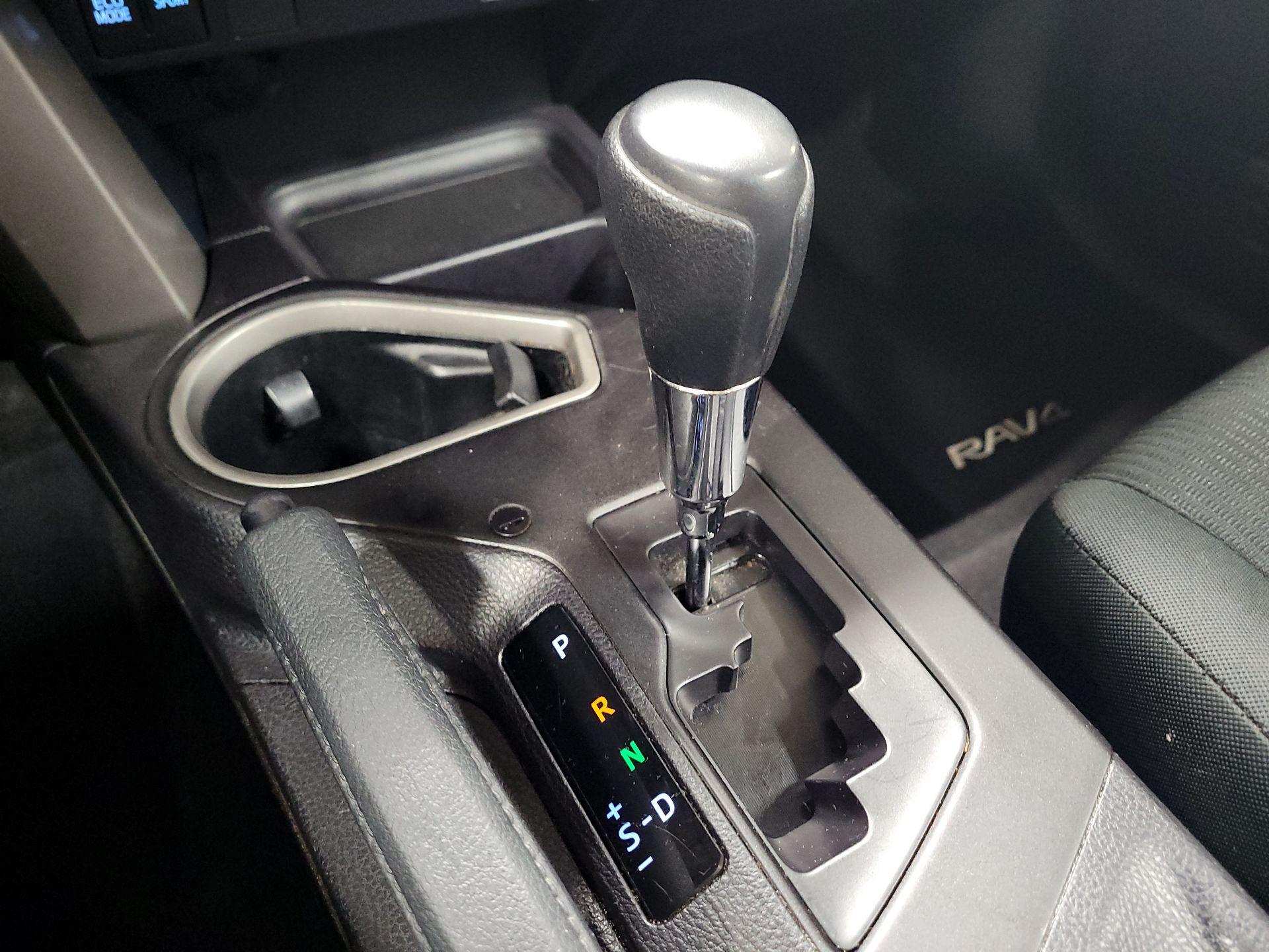 Thumbnail: 2018 Toyota RAV4 - 16