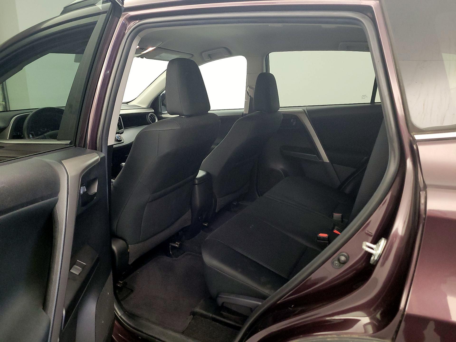 Thumbnail: 2018 Toyota RAV4 - 17