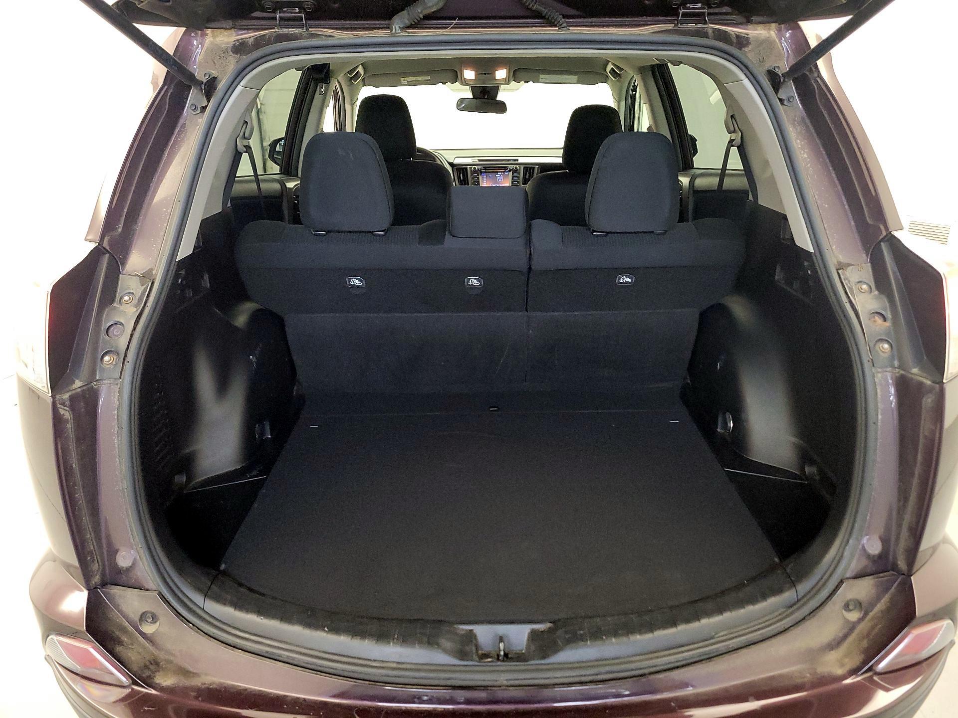 Thumbnail: 2018 Toyota RAV4 - 18