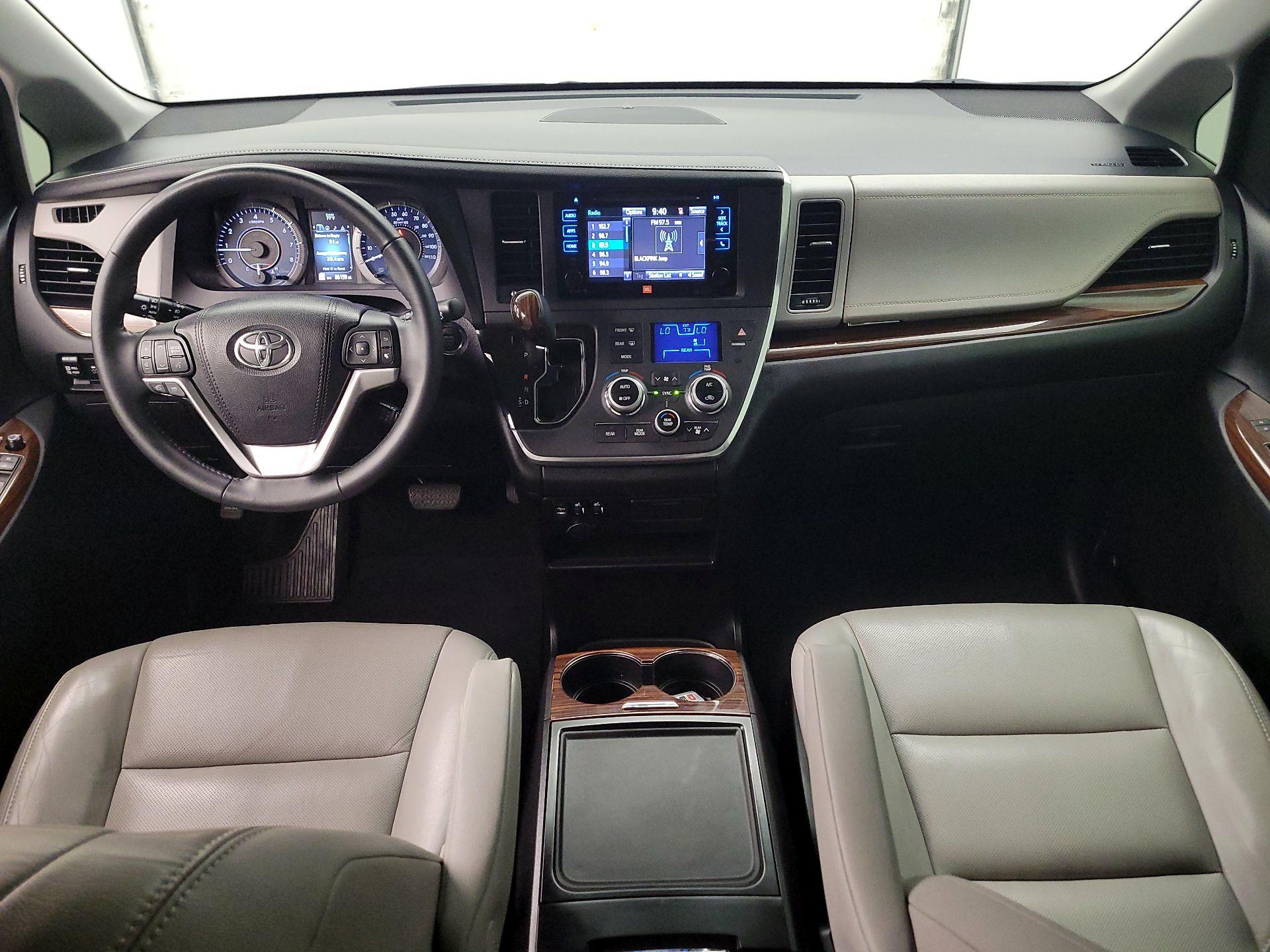 Thumbnail: 2015 Toyota Sienna - 9
