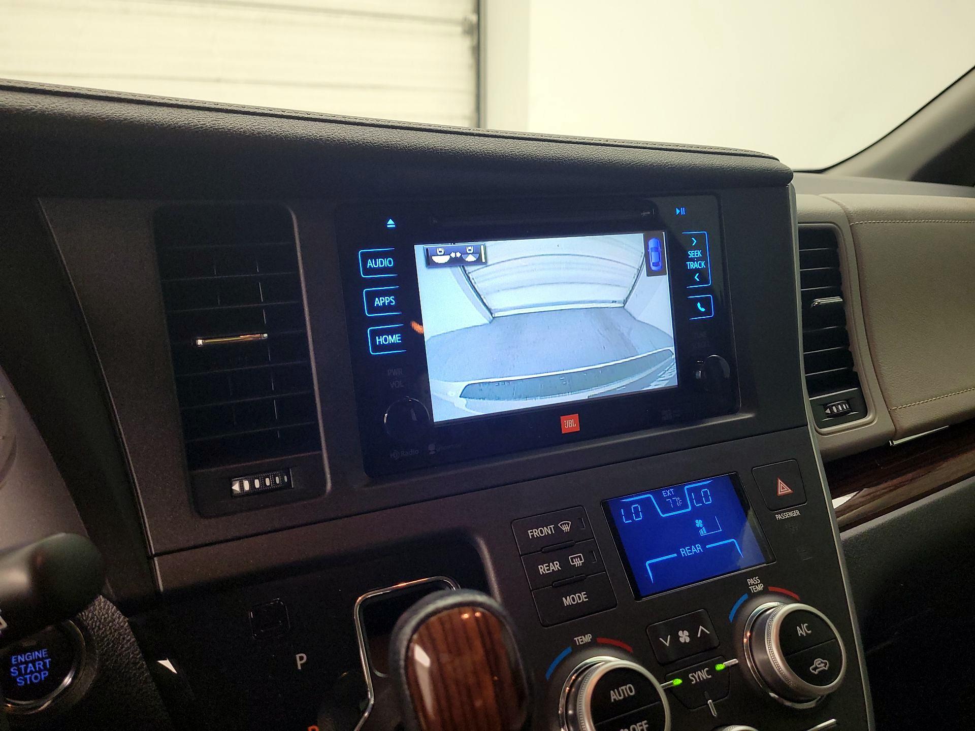 Thumbnail: 2015 Toyota Sienna - 14
