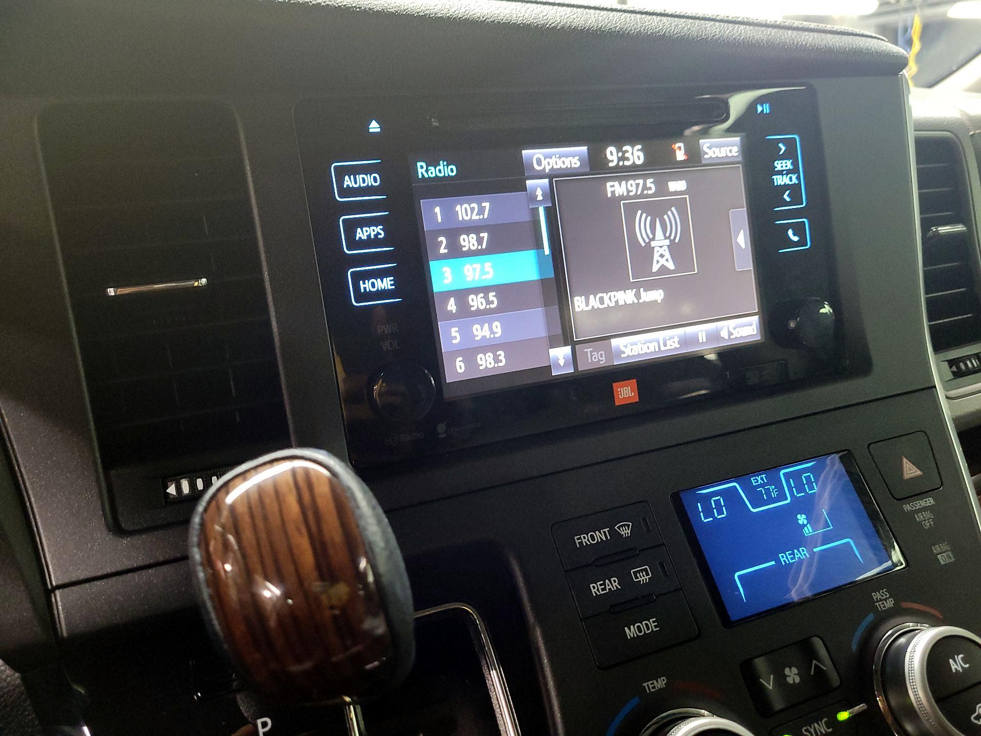 Thumbnail: 2015 Toyota Sienna - 15