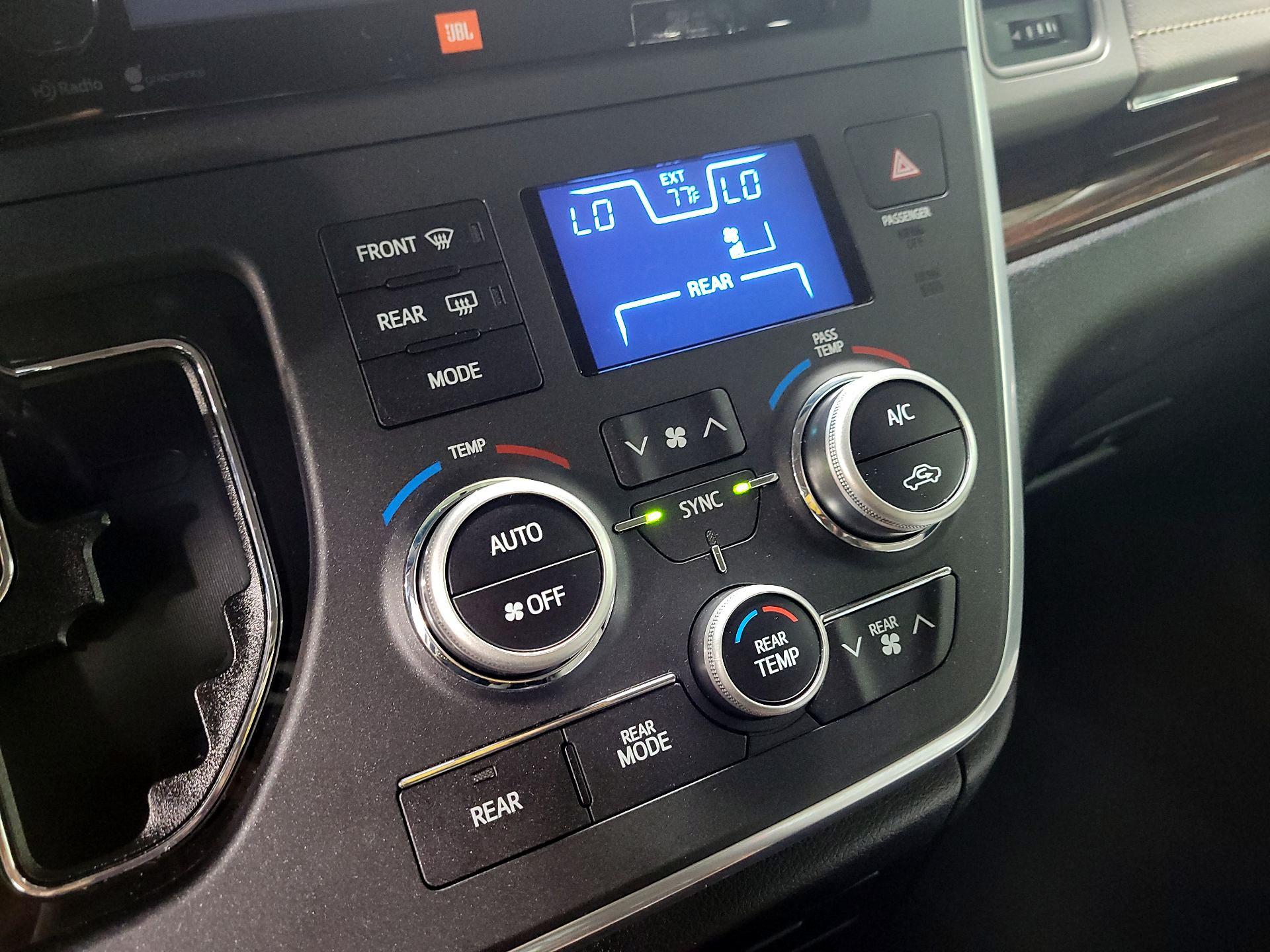 Thumbnail: 2015 Toyota Sienna - 16