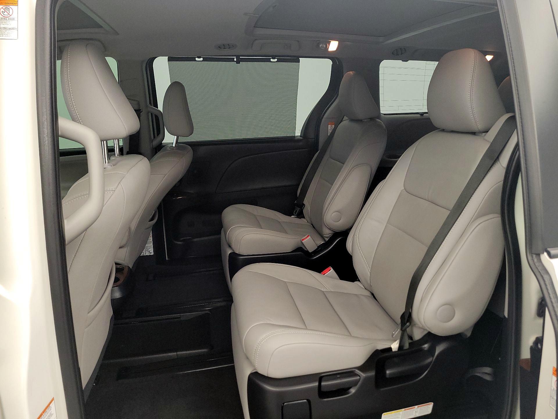 Thumbnail: 2015 Toyota Sienna - 18