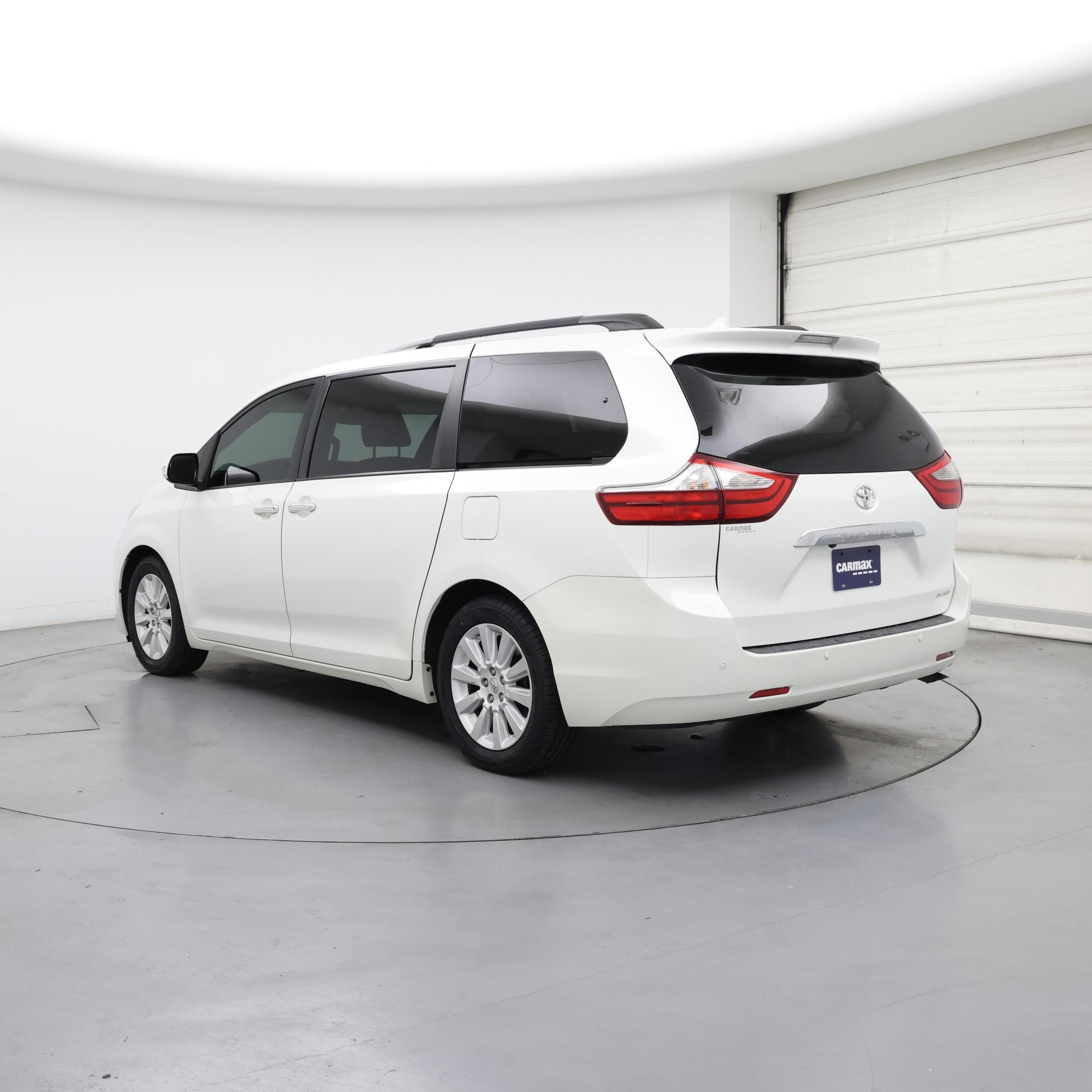 Thumbnail: 2015 Toyota Sienna - 2