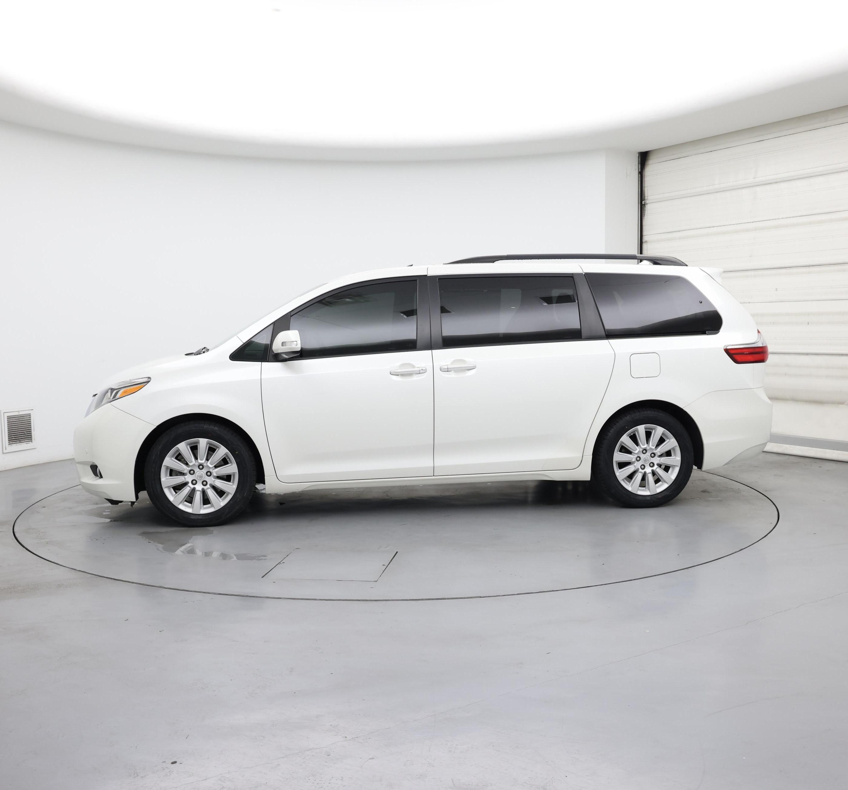 Thumbnail: 2015 Toyota Sienna - 3