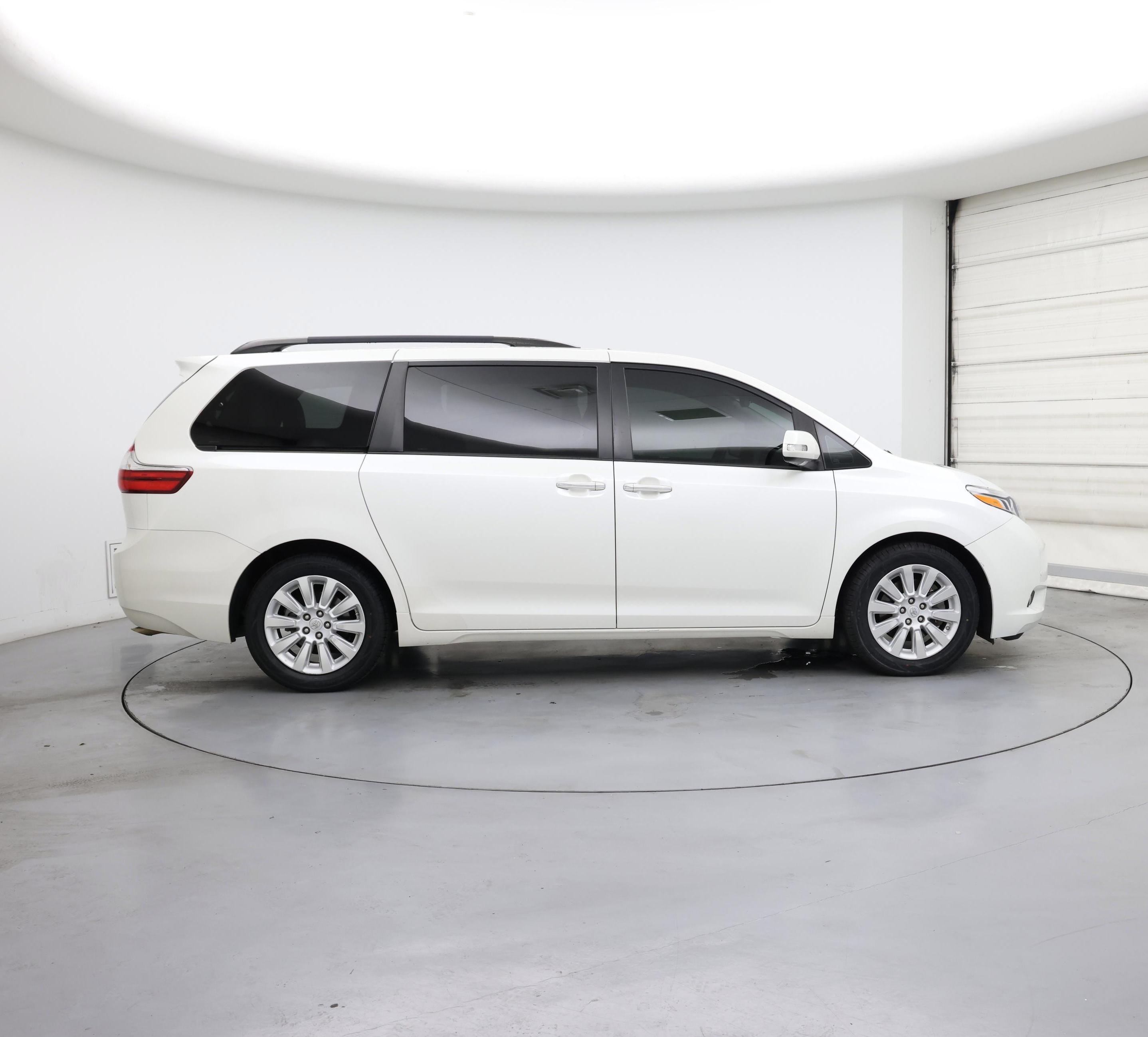 Thumbnail: 2015 Toyota Sienna - 7