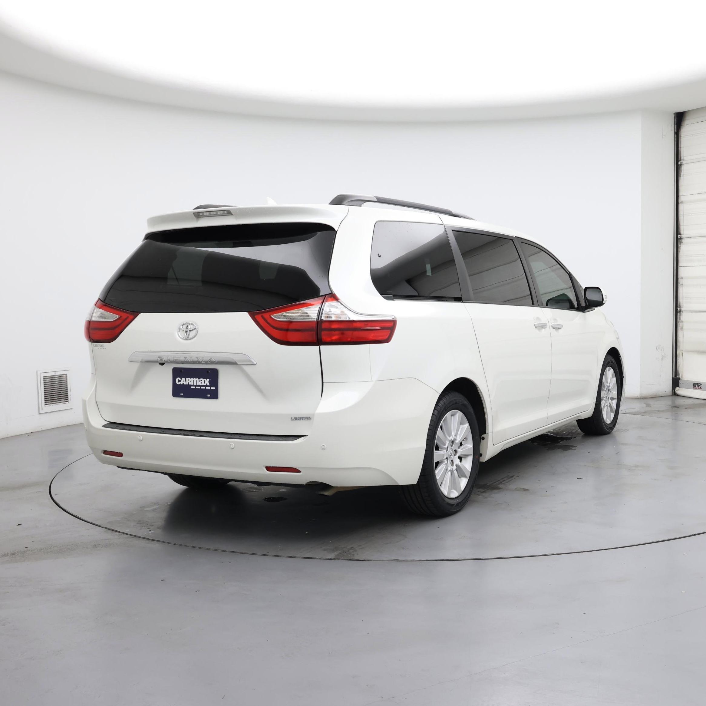 Thumbnail: 2015 Toyota Sienna - 8
