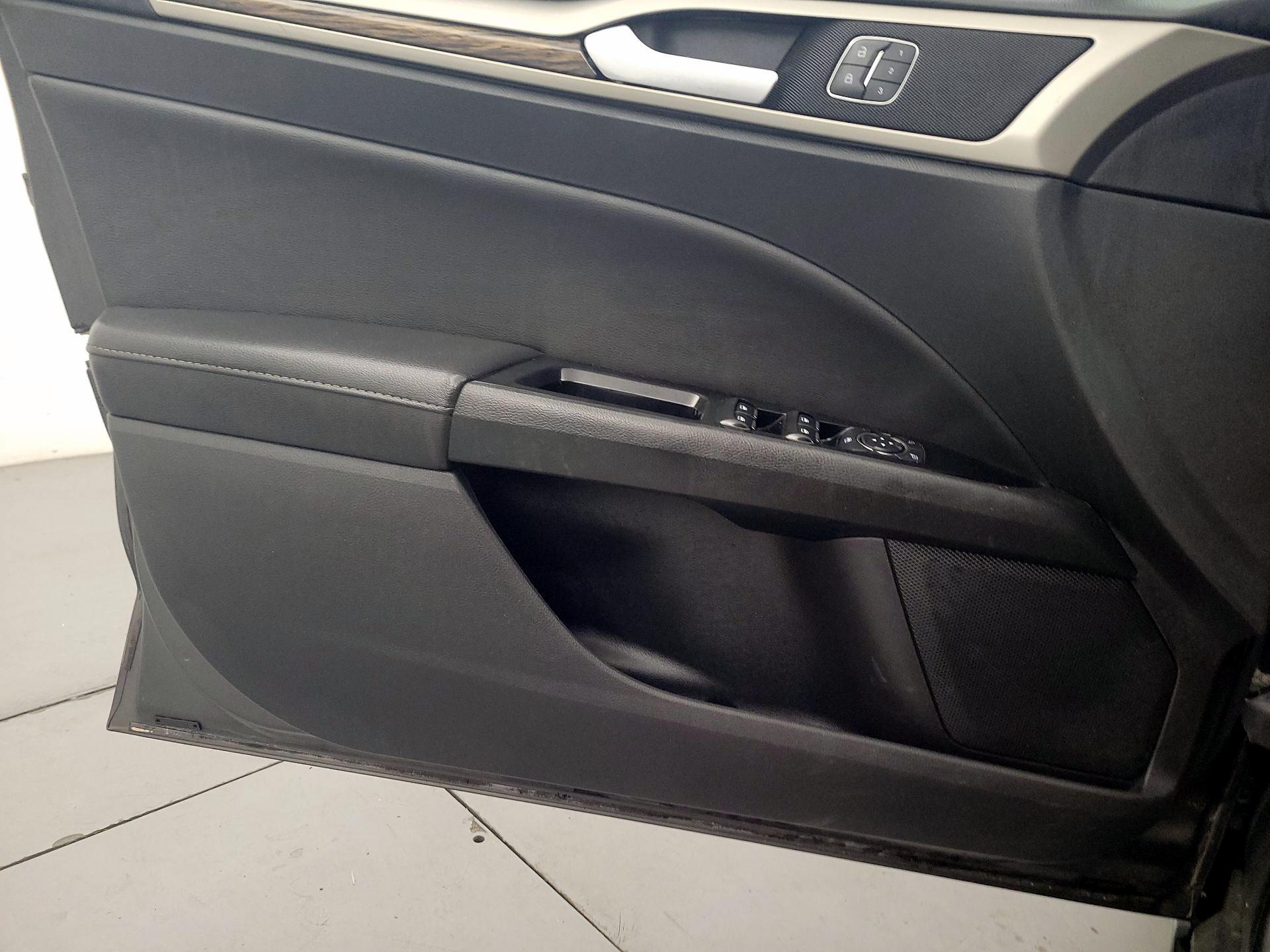 Thumbnail: 2015 Ford Fusion - 12