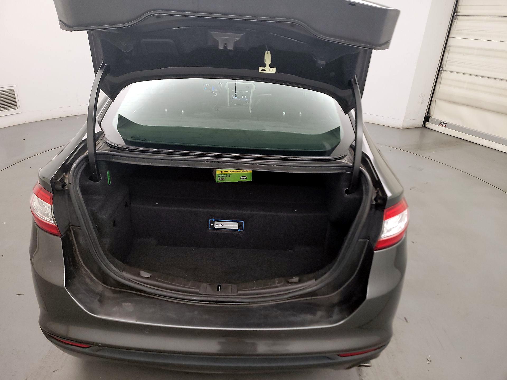 Thumbnail: 2015 Ford Fusion - 16