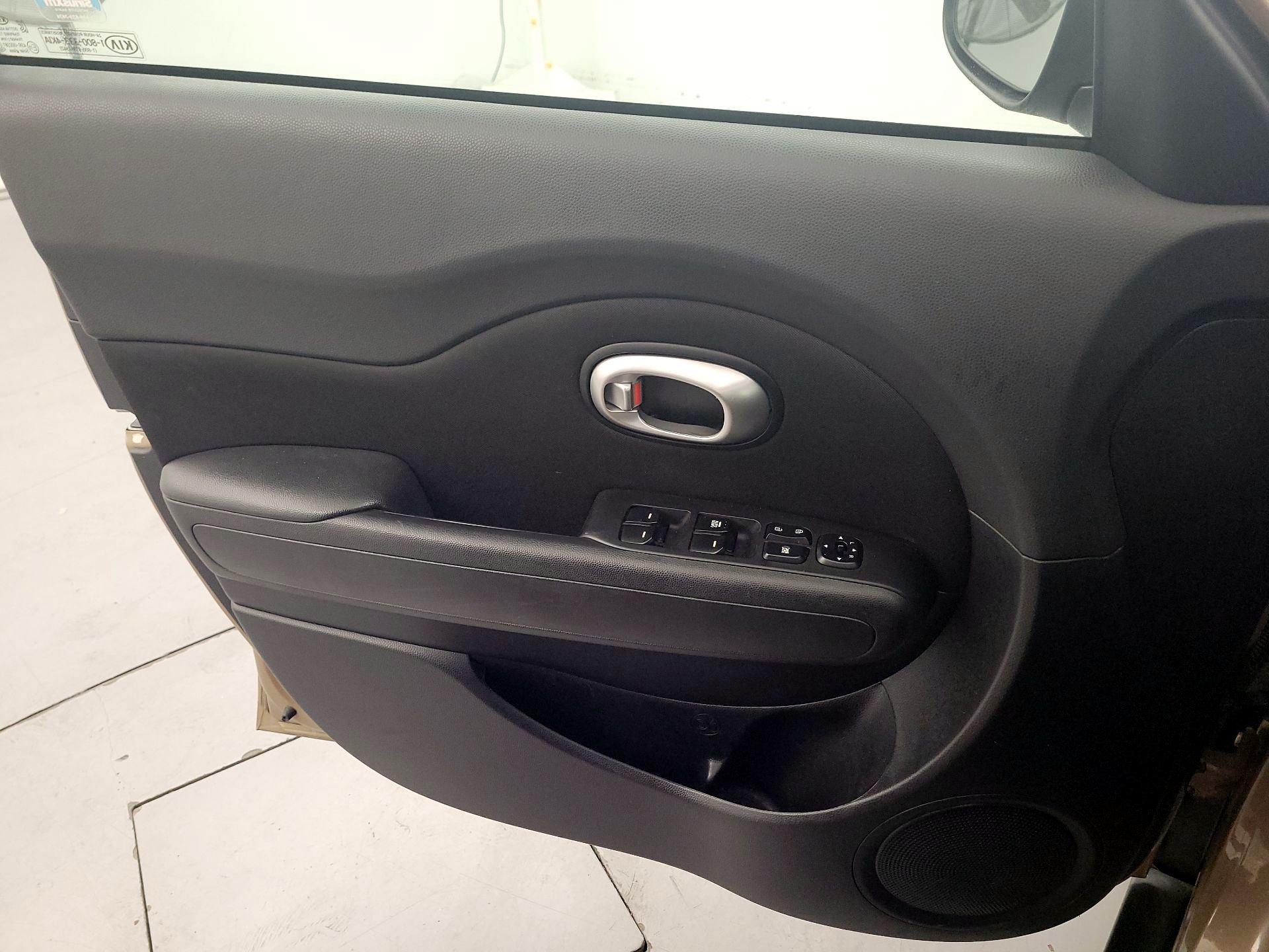 Thumbnail: 2015 Kia Soul - 12