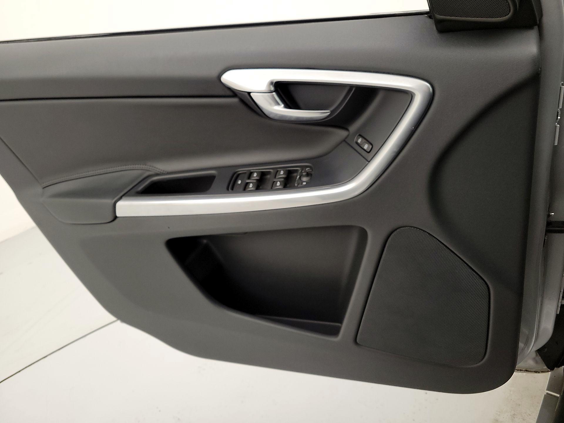 Thumbnail: 2015 Volvo XC60 - 12