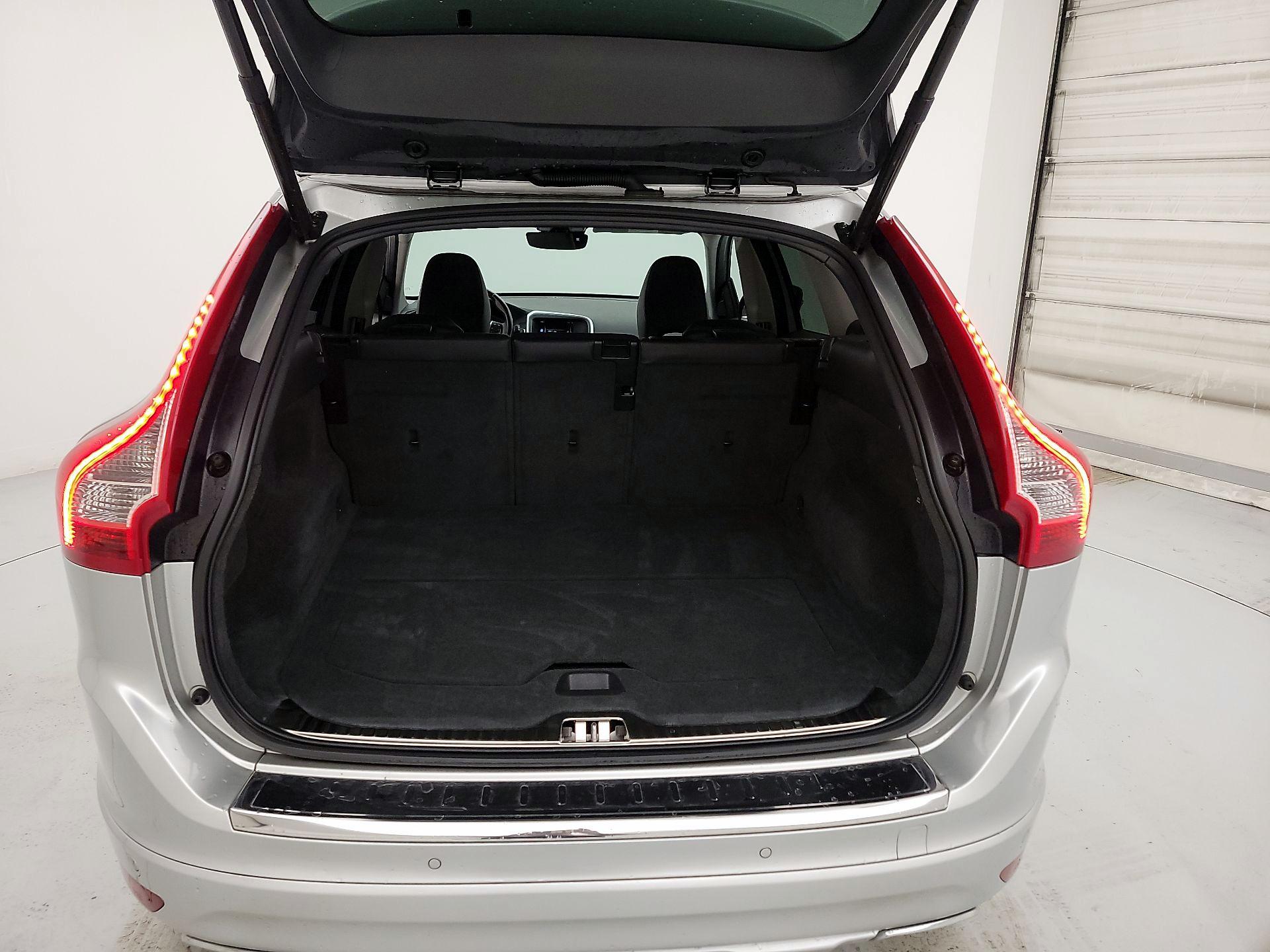 Thumbnail: 2015 Volvo XC60 - 16