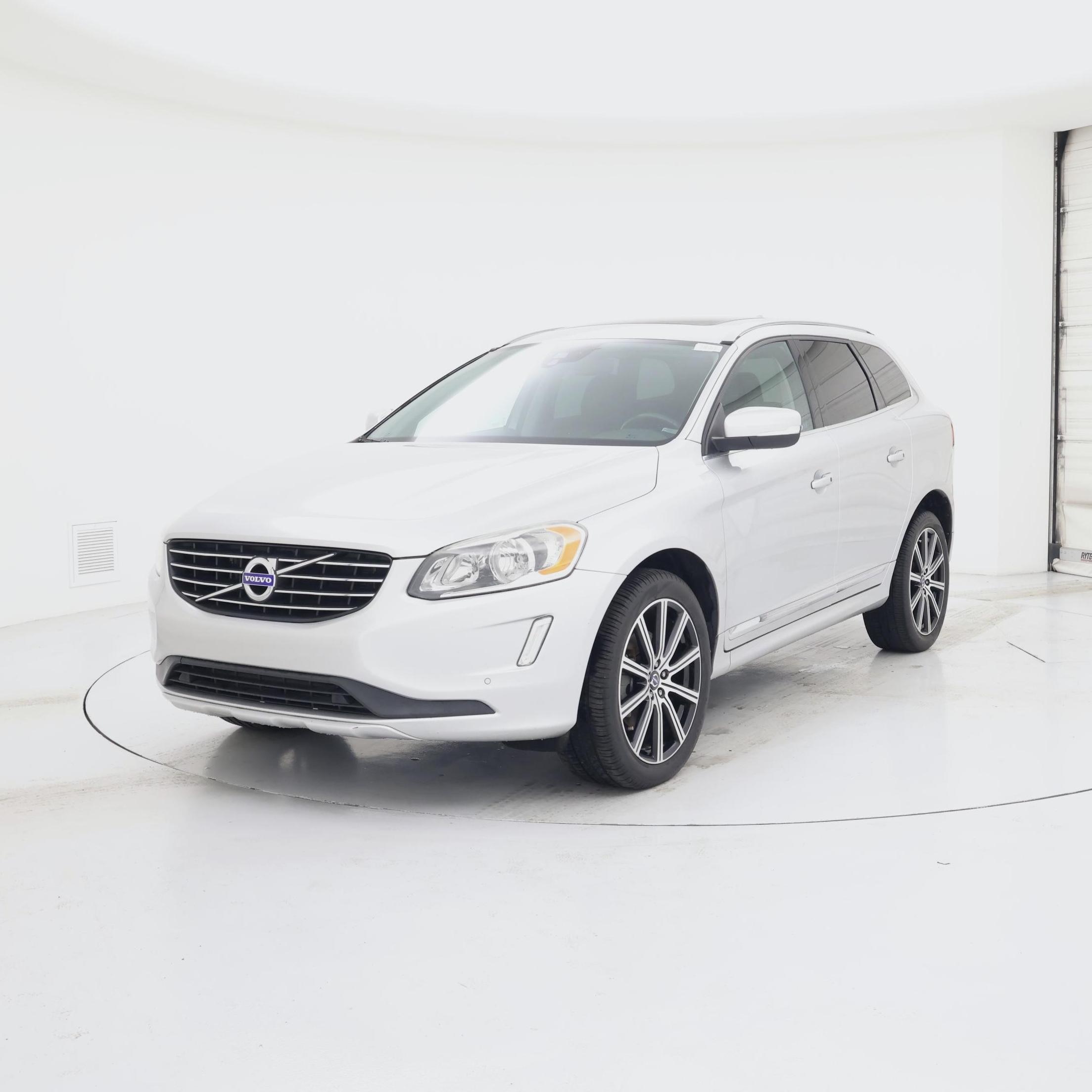 Thumbnail: 2015 Volvo XC60 - 4