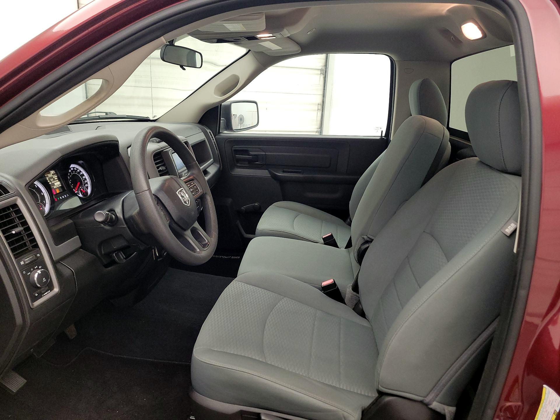 Thumbnail: 2019 RAM 1500 Classic - 11