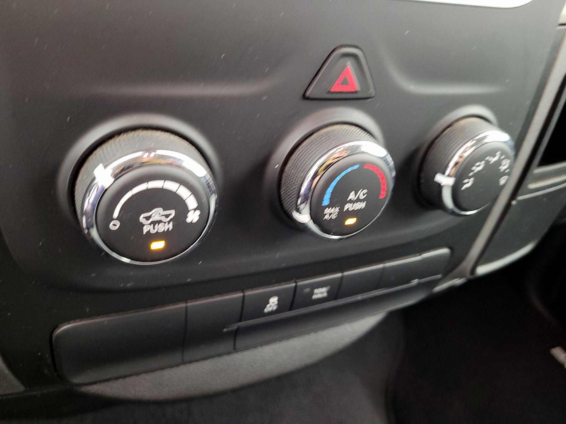 Thumbnail: 2019 RAM 1500 Classic - 14