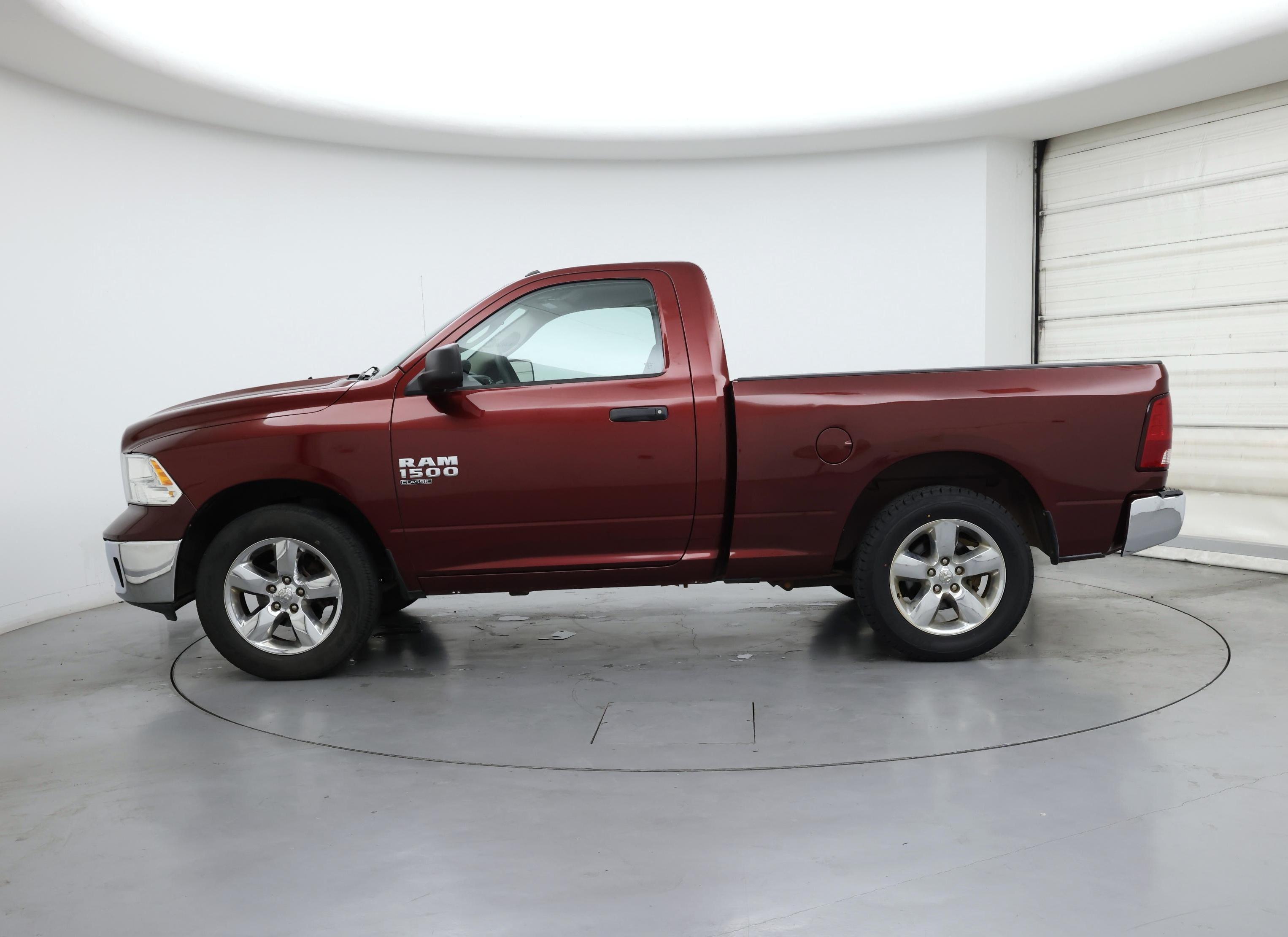 Thumbnail: 2019 RAM 1500 Classic - 3