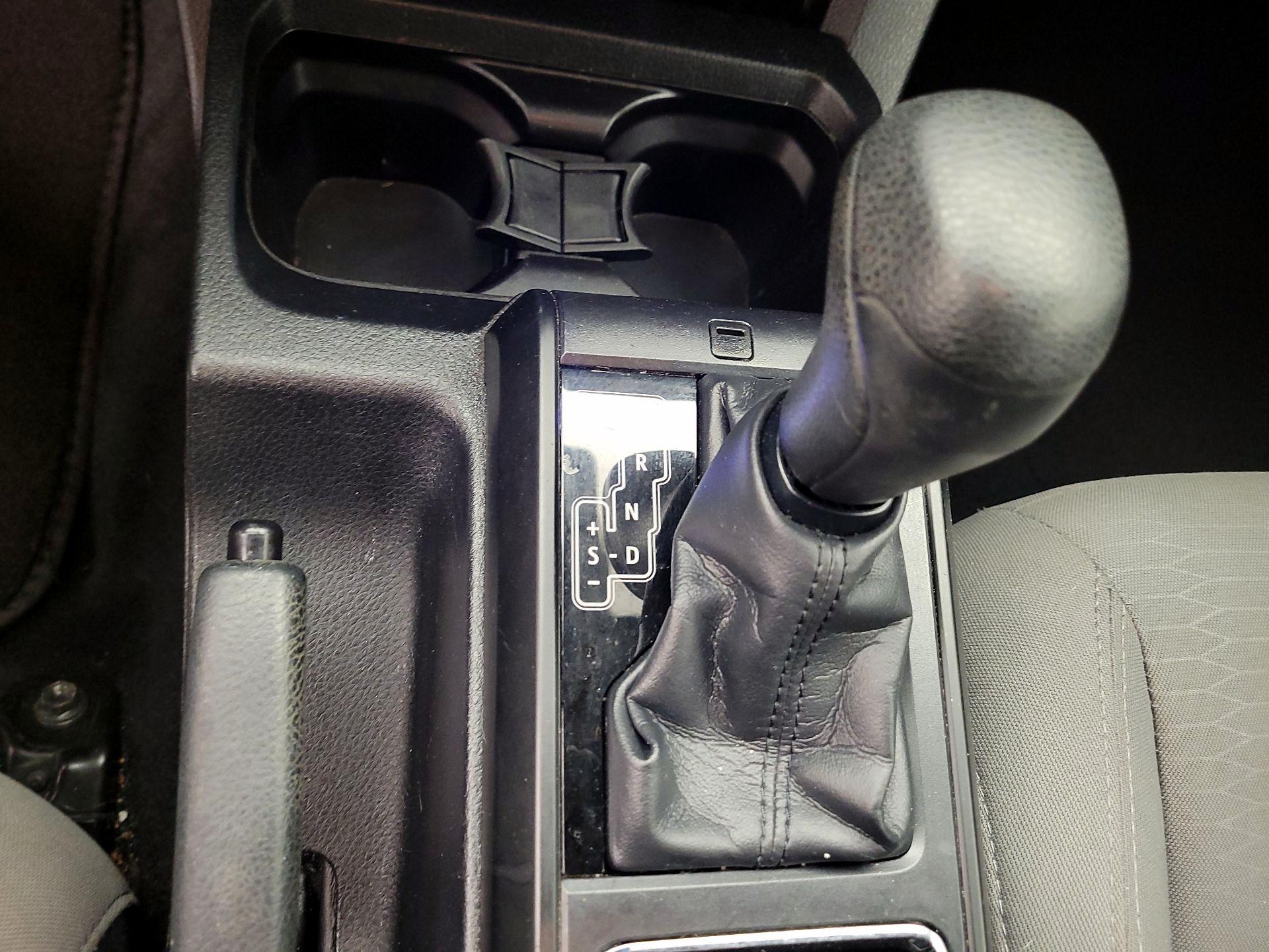 Thumbnail: 2019 Toyota Tacoma - 15