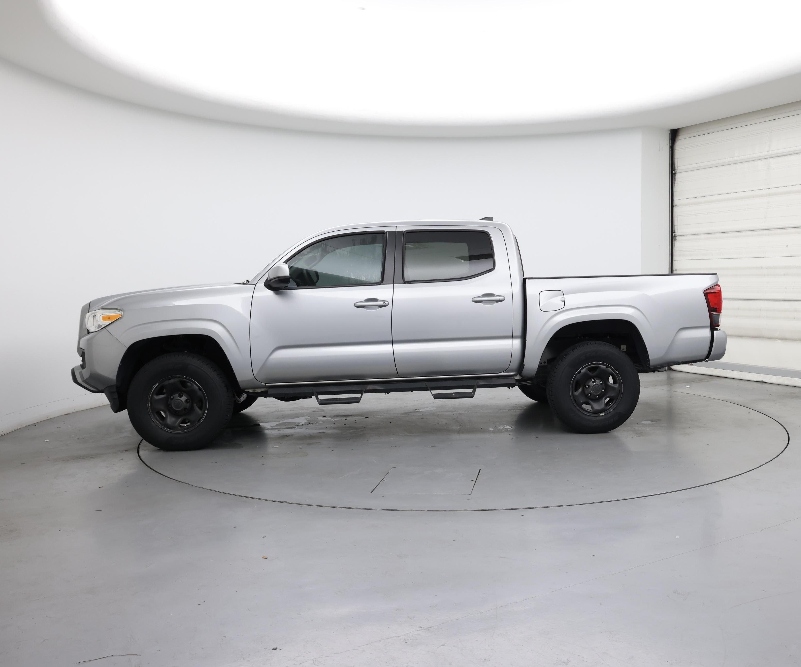 Thumbnail: 2019 Toyota Tacoma - 3