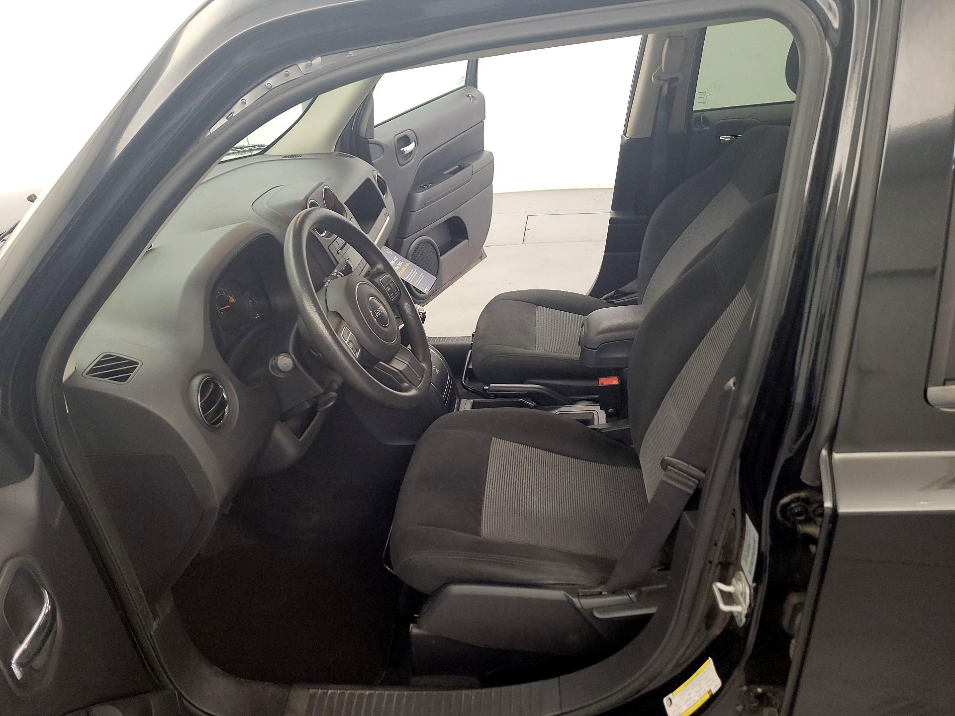 Thumbnail: 2017 Jeep Patriot - 11