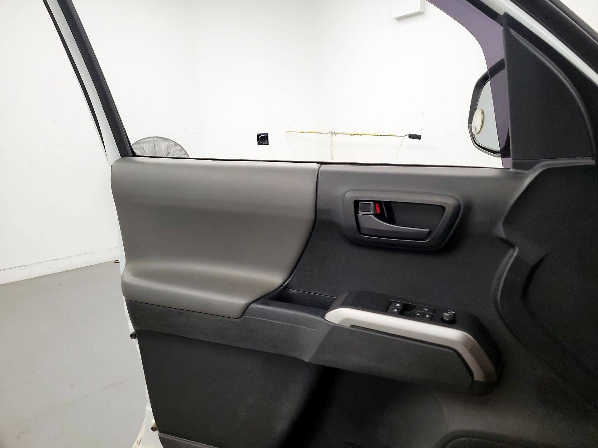 Thumbnail: 2021 Toyota Tacoma - 12