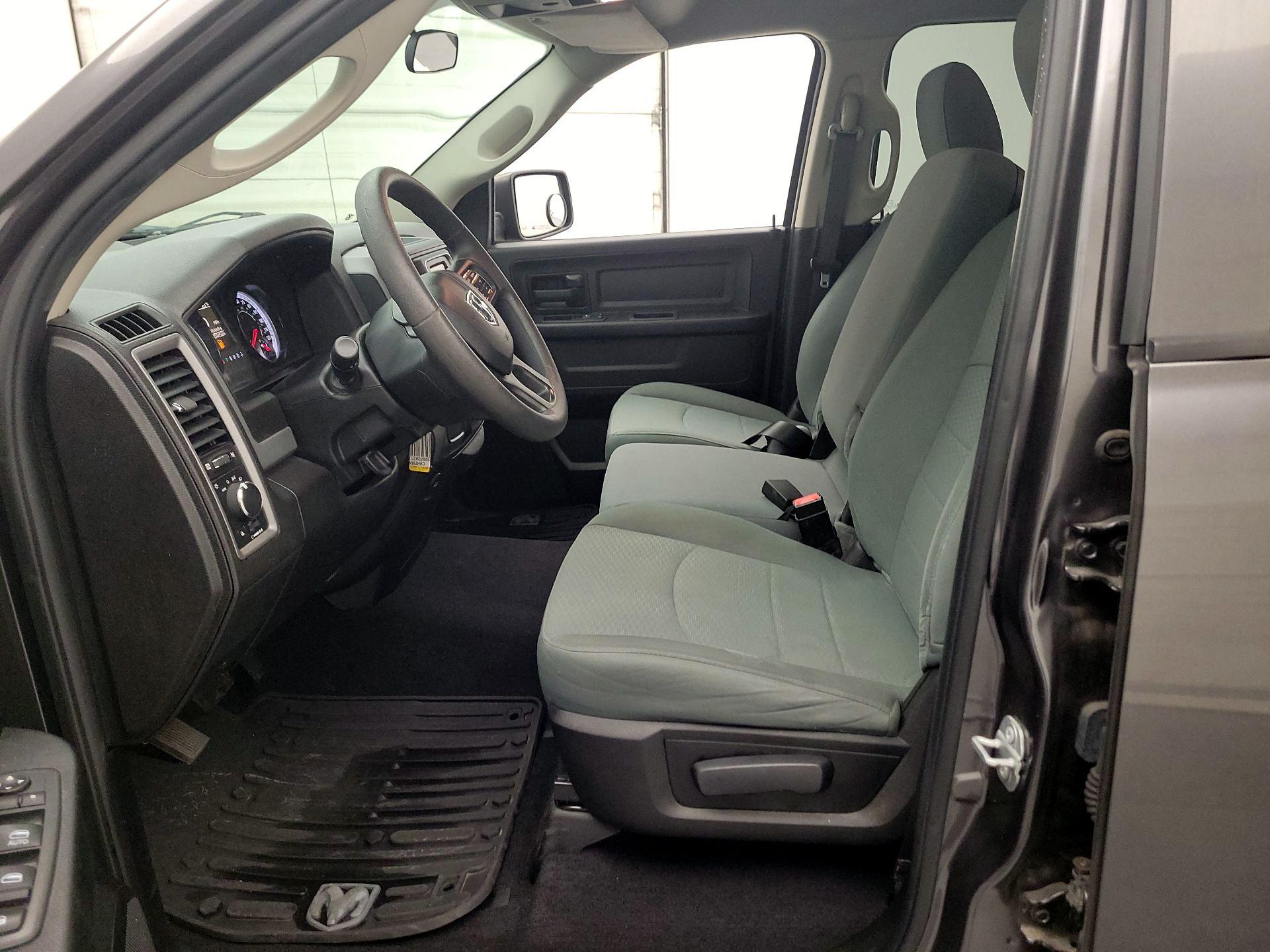 Thumbnail: 2019 RAM 1500 Classic - 11