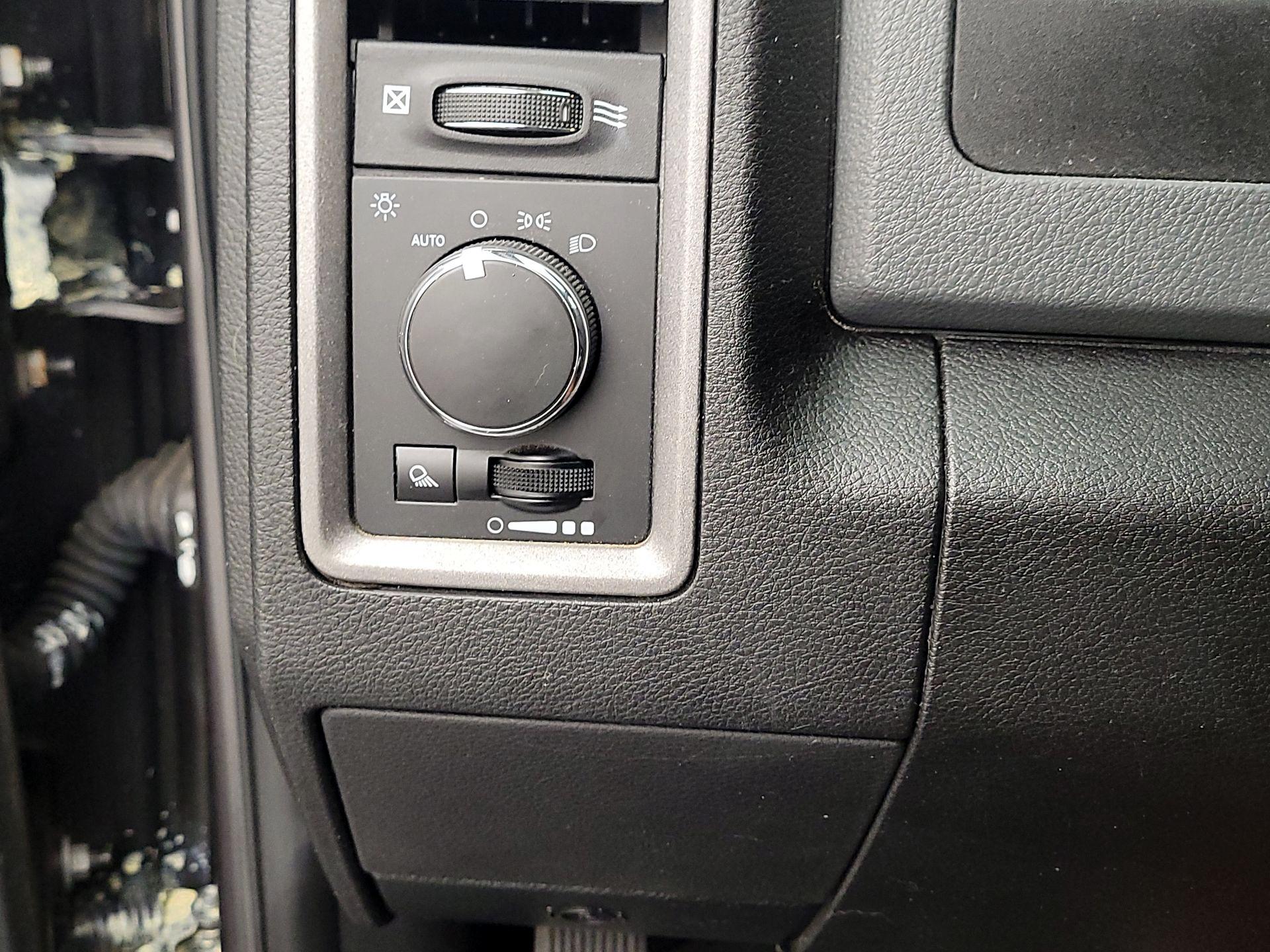 Thumbnail: 2019 RAM 1500 Classic - 13