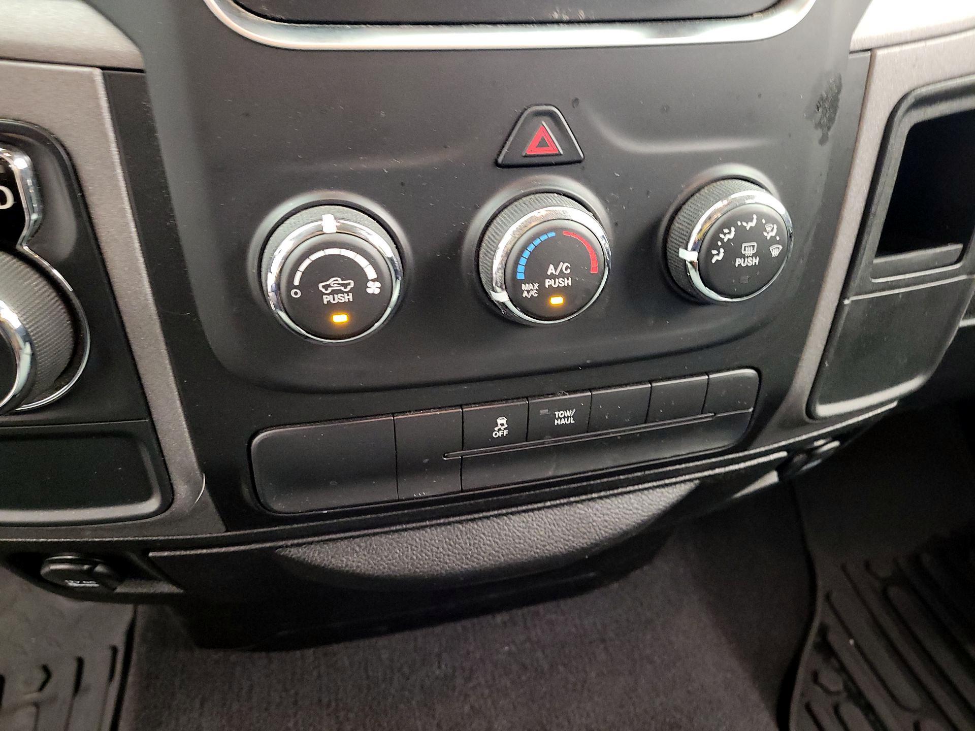 Thumbnail: 2019 RAM 1500 Classic - 16
