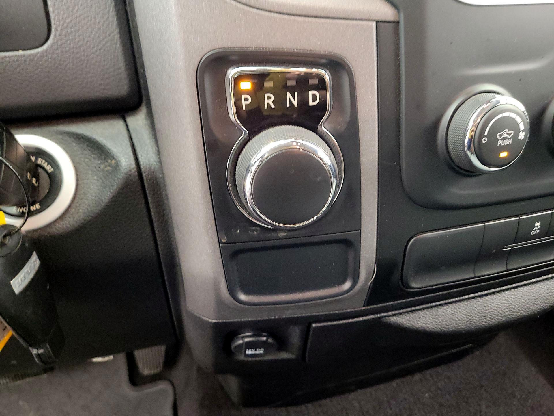 Thumbnail: 2019 RAM 1500 Classic - 17