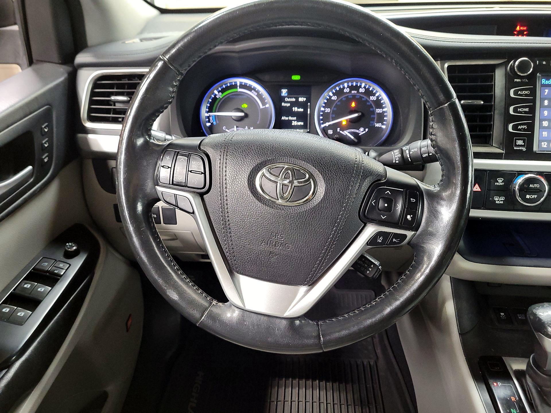 Thumbnail: 2017 Toyota Highlander - 10