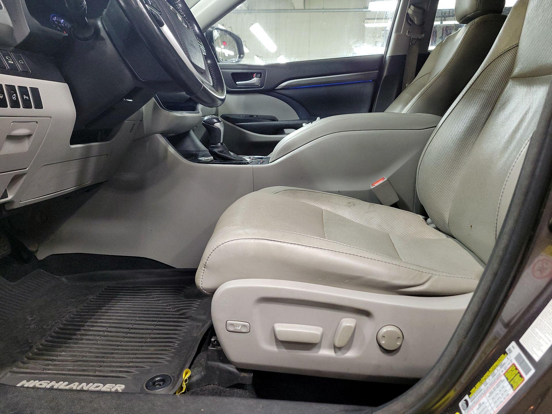 Thumbnail: 2017 Toyota Highlander - 11
