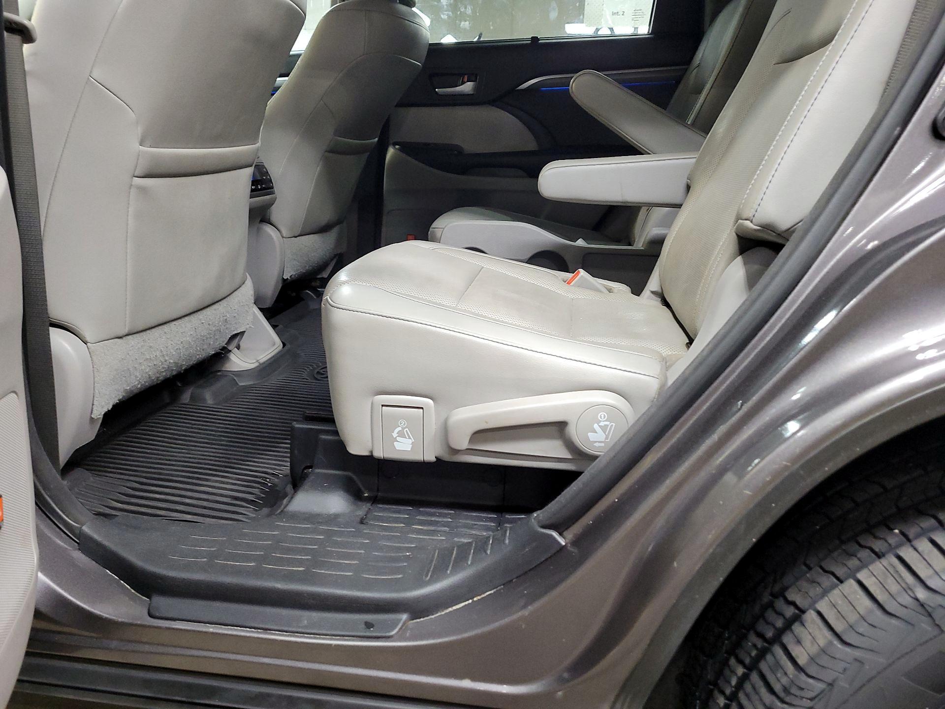Thumbnail: 2017 Toyota Highlander - 18