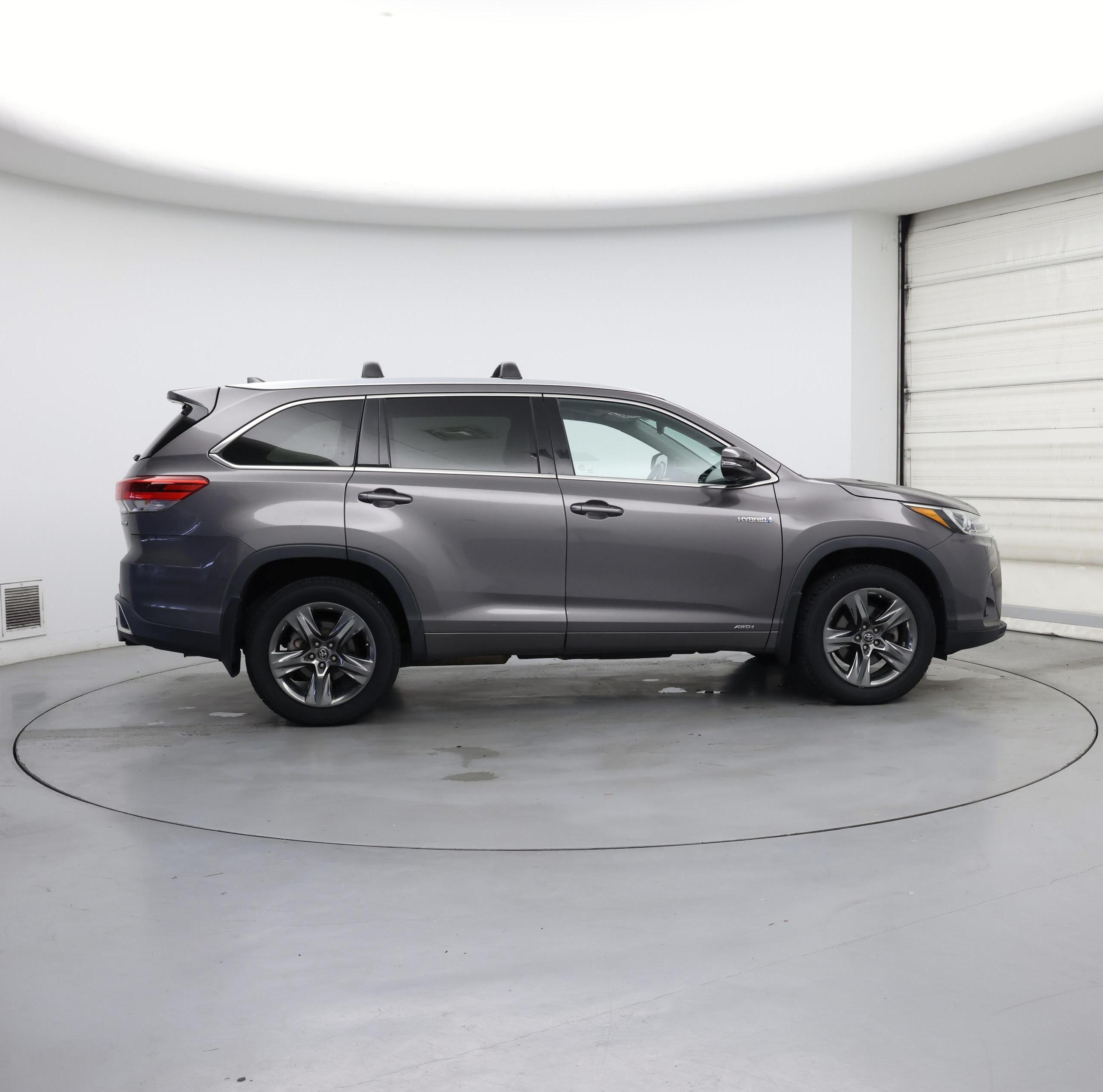 Thumbnail: 2017 Toyota Highlander - 7