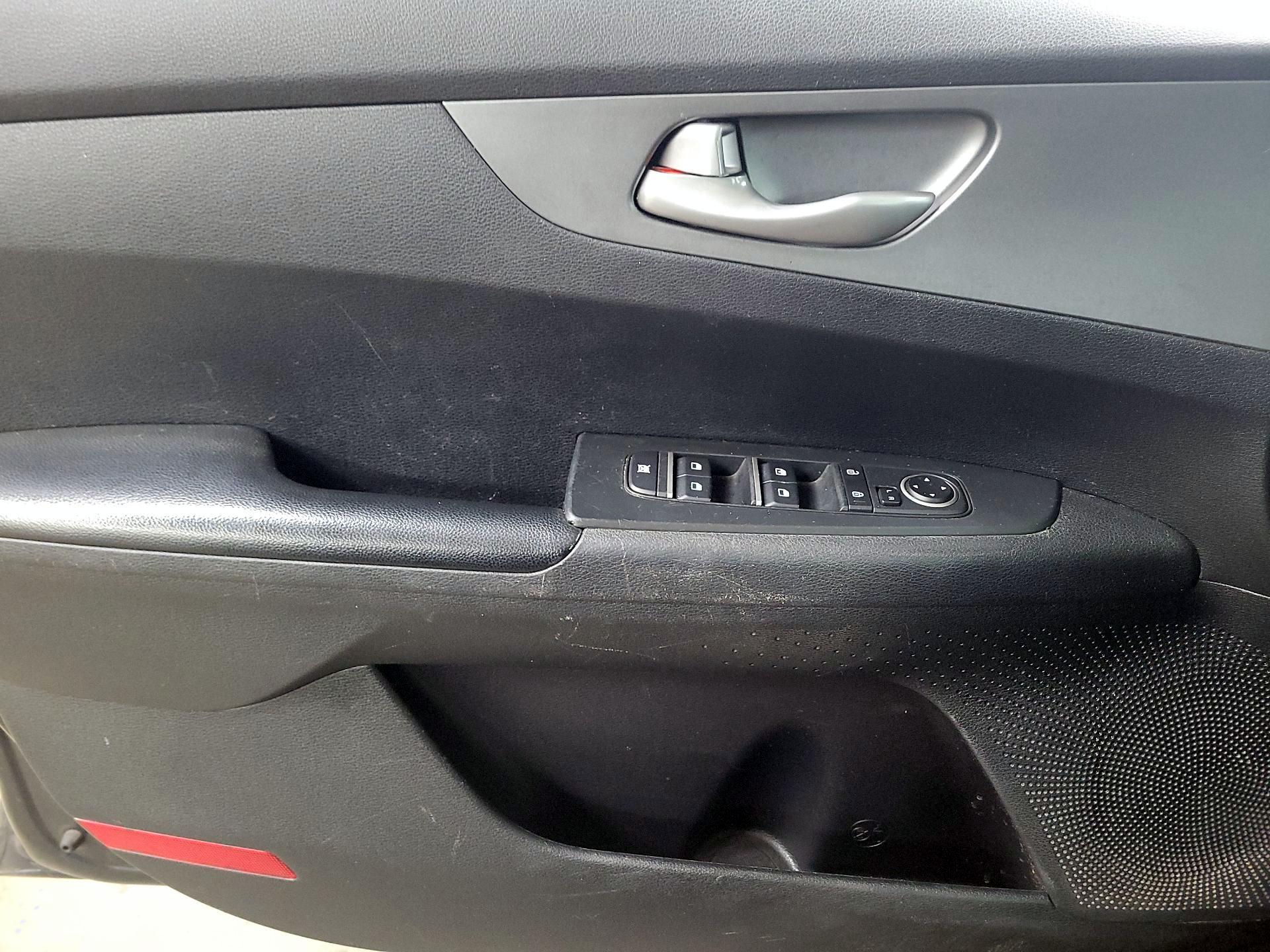 Thumbnail: 2019 Kia Forte - 12