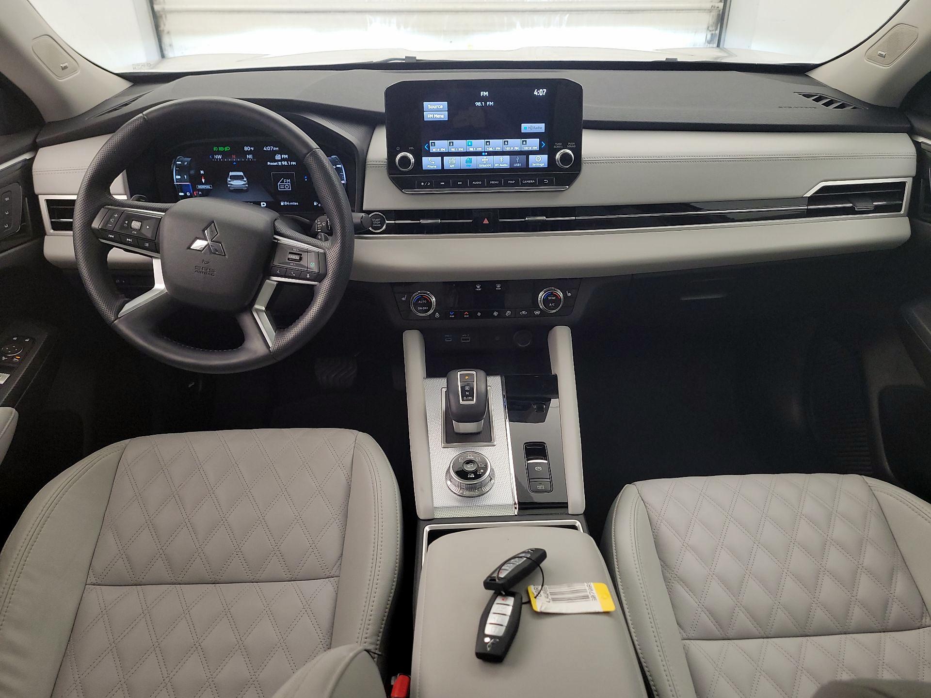Thumbnail: 2024 Mitsubishi Outlander - 9