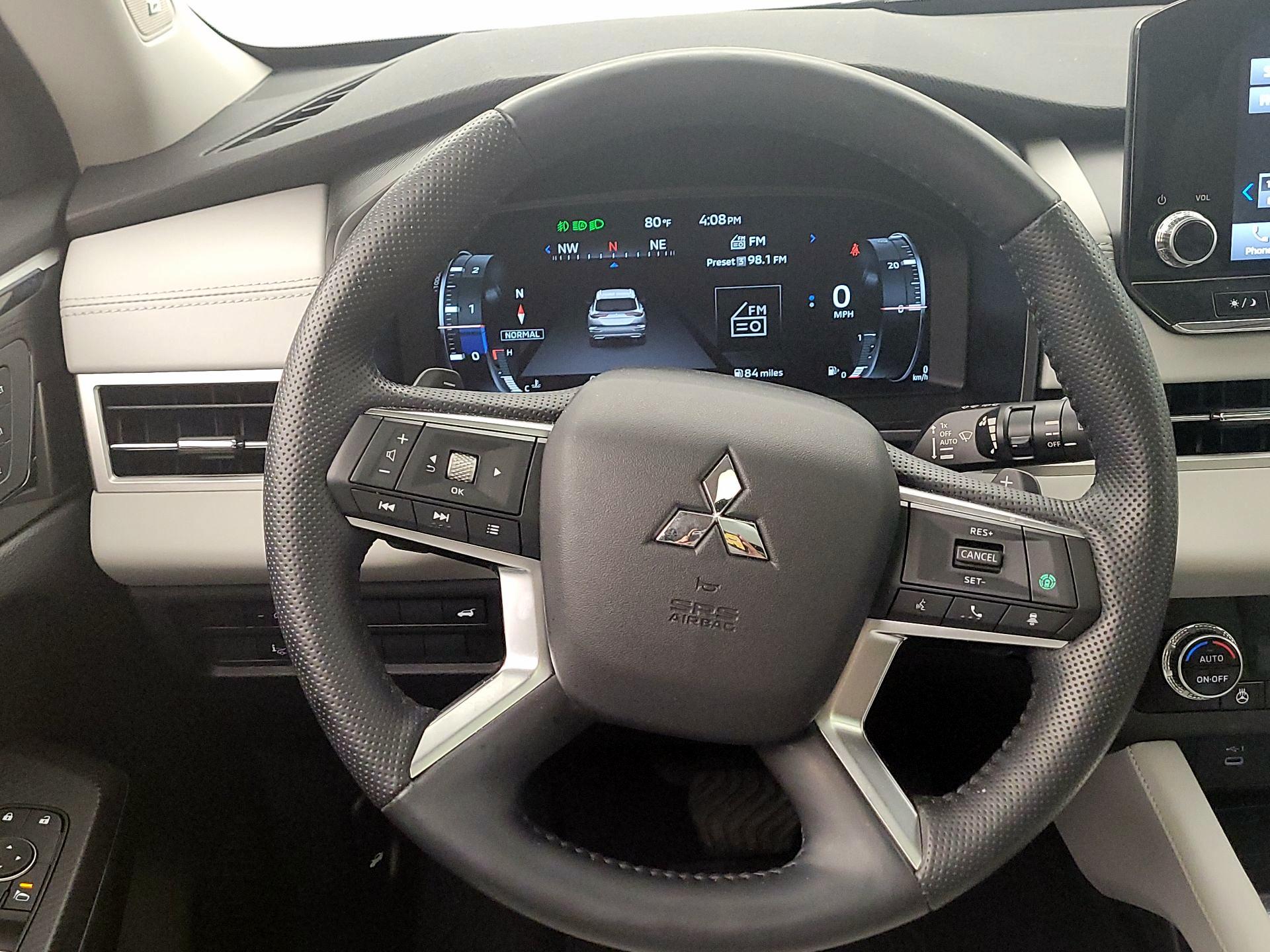 Thumbnail: 2024 Mitsubishi Outlander - 10