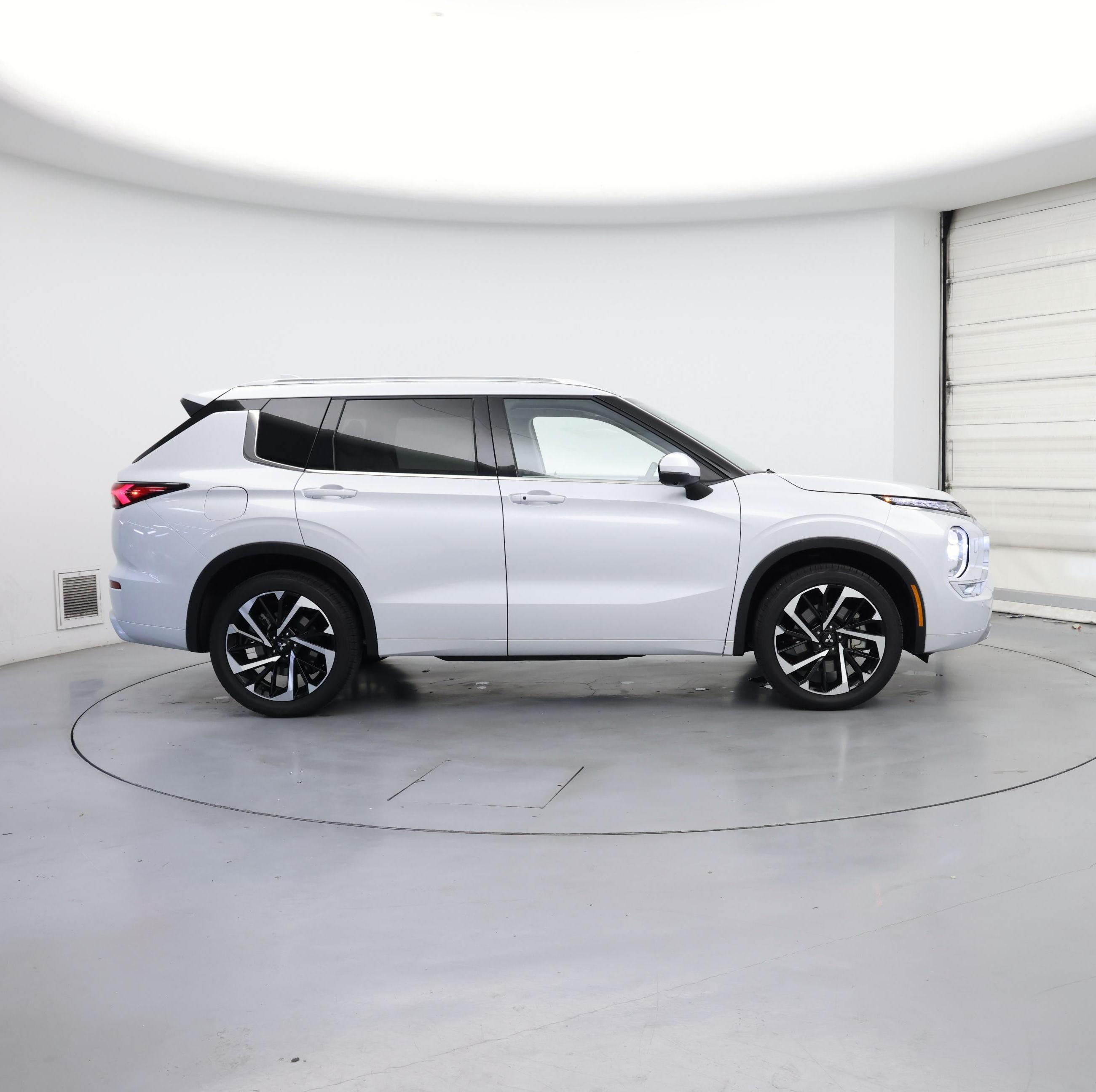 Thumbnail: 2024 Mitsubishi Outlander - 7