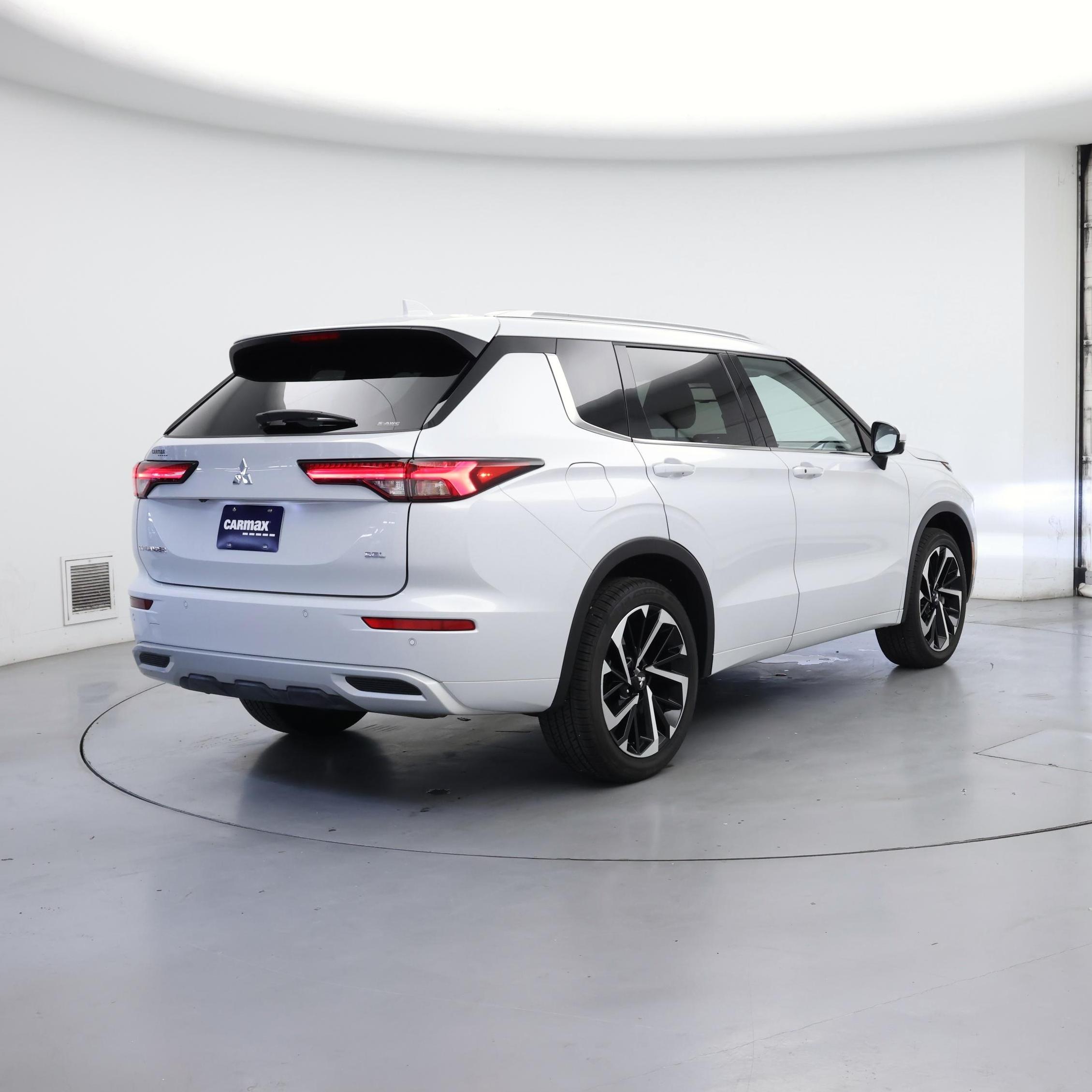 Thumbnail: 2024 Mitsubishi Outlander - 8