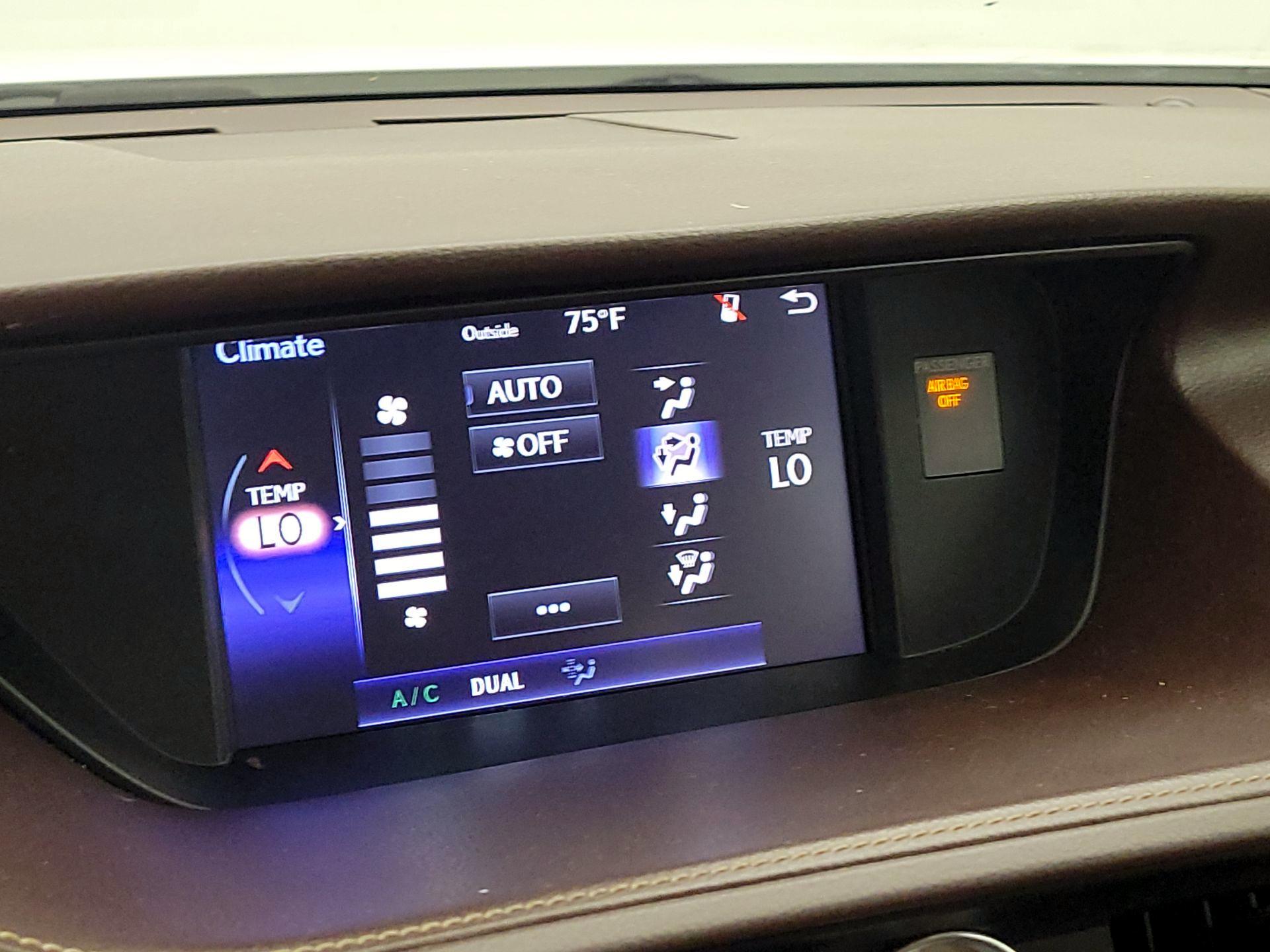 Thumbnail: 2016 Lexus ES - 14