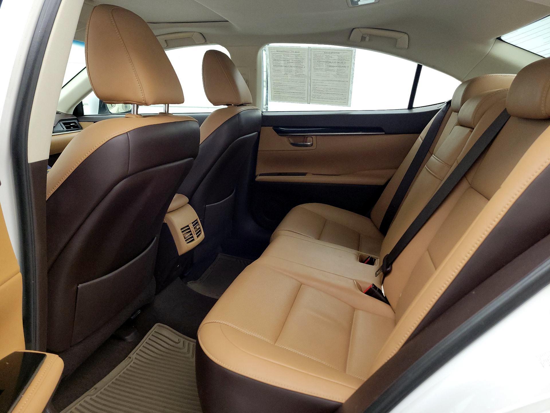 Thumbnail: 2016 Lexus ES - 18