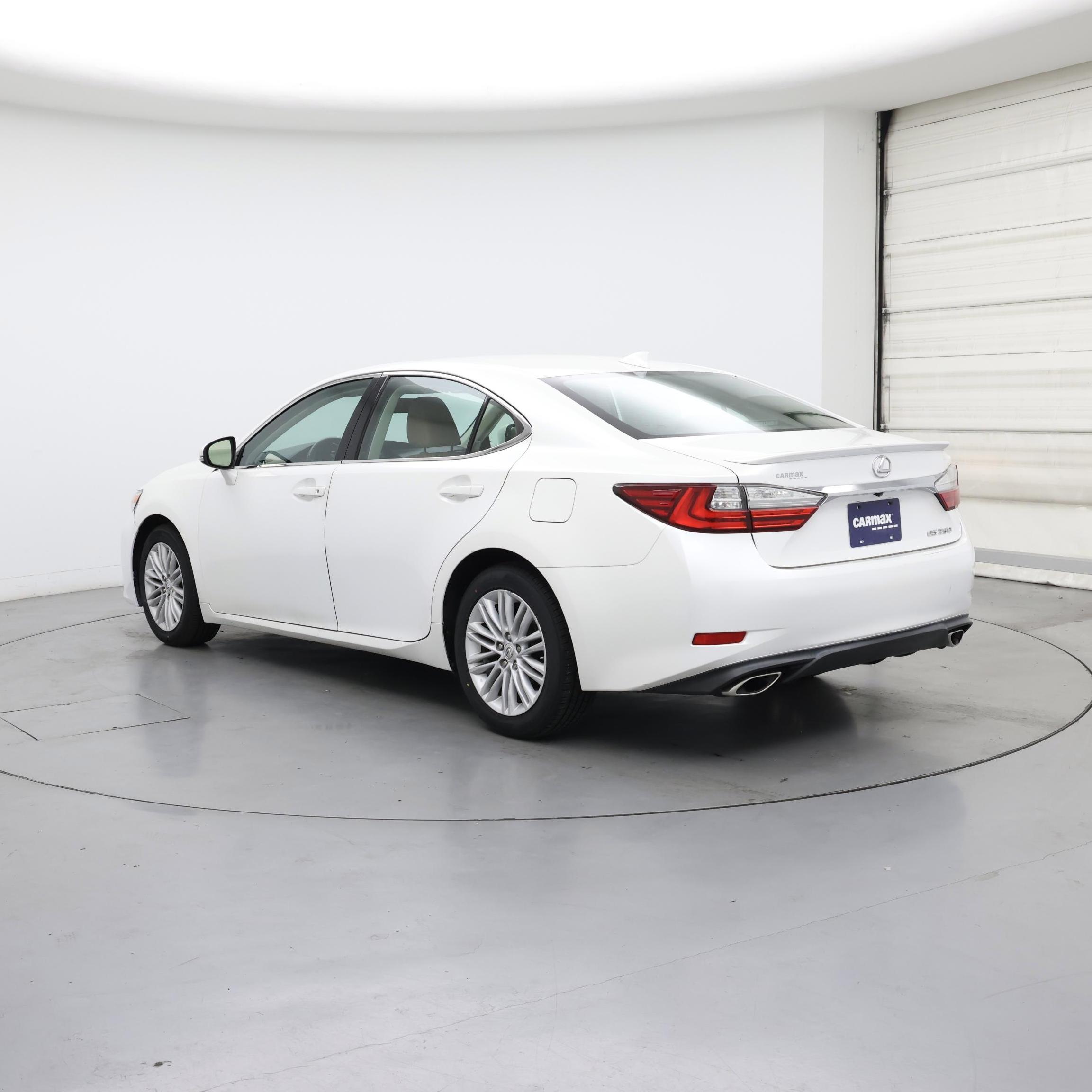 Thumbnail: 2016 Lexus ES - 2