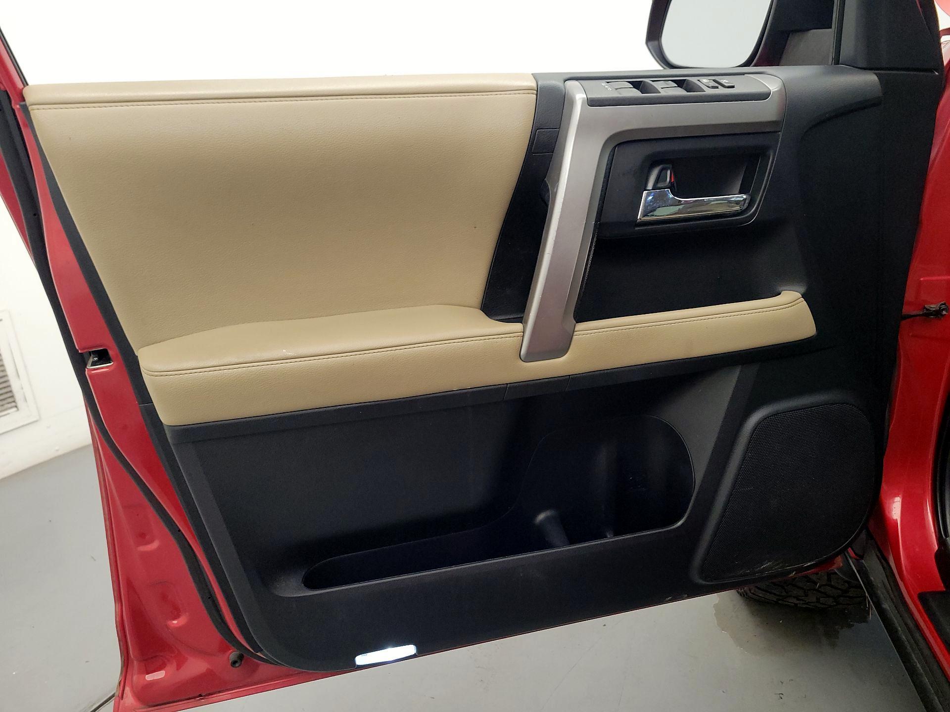 Thumbnail: 2015 Toyota 4Runner - 12